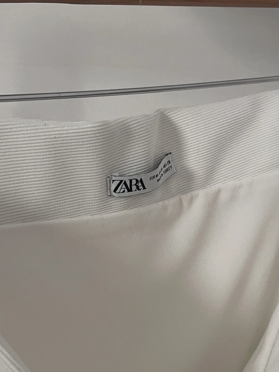 Zara White Mini Skirt - Size M thumbnail