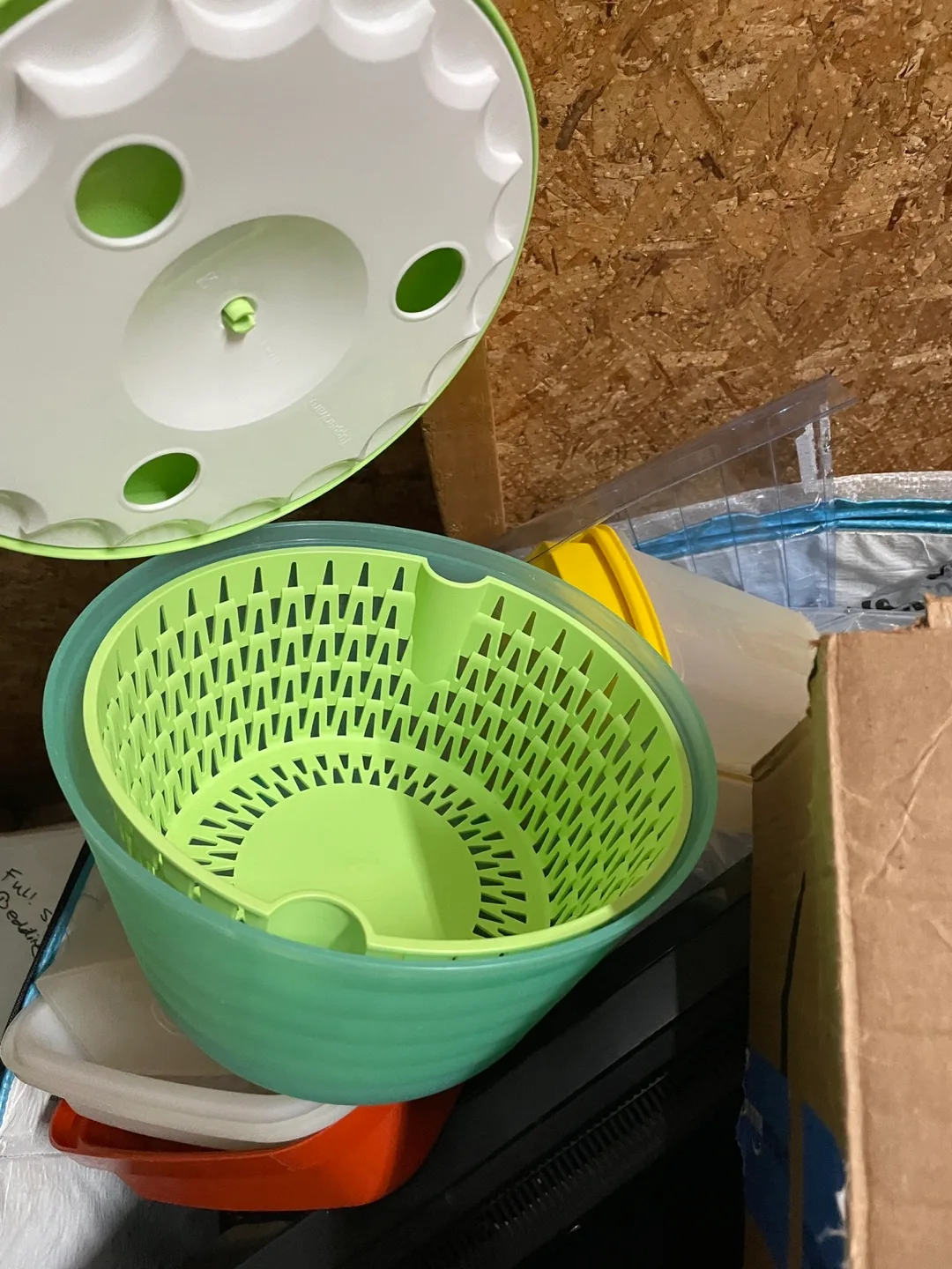 Tupperware Salad Spinner - Green image indicator(2)