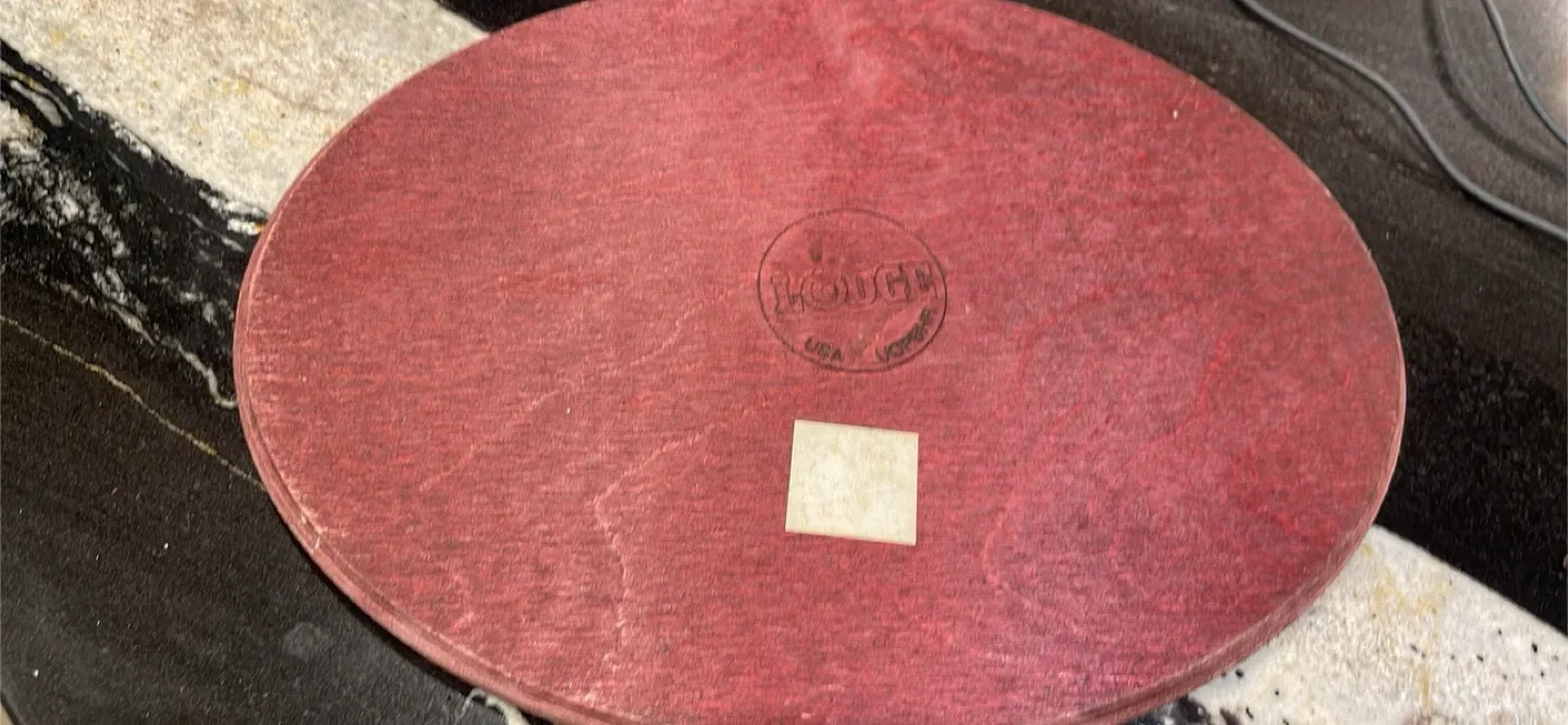 Lodge Cast Iron Skillet with Wood Underplate image indicator(3)
