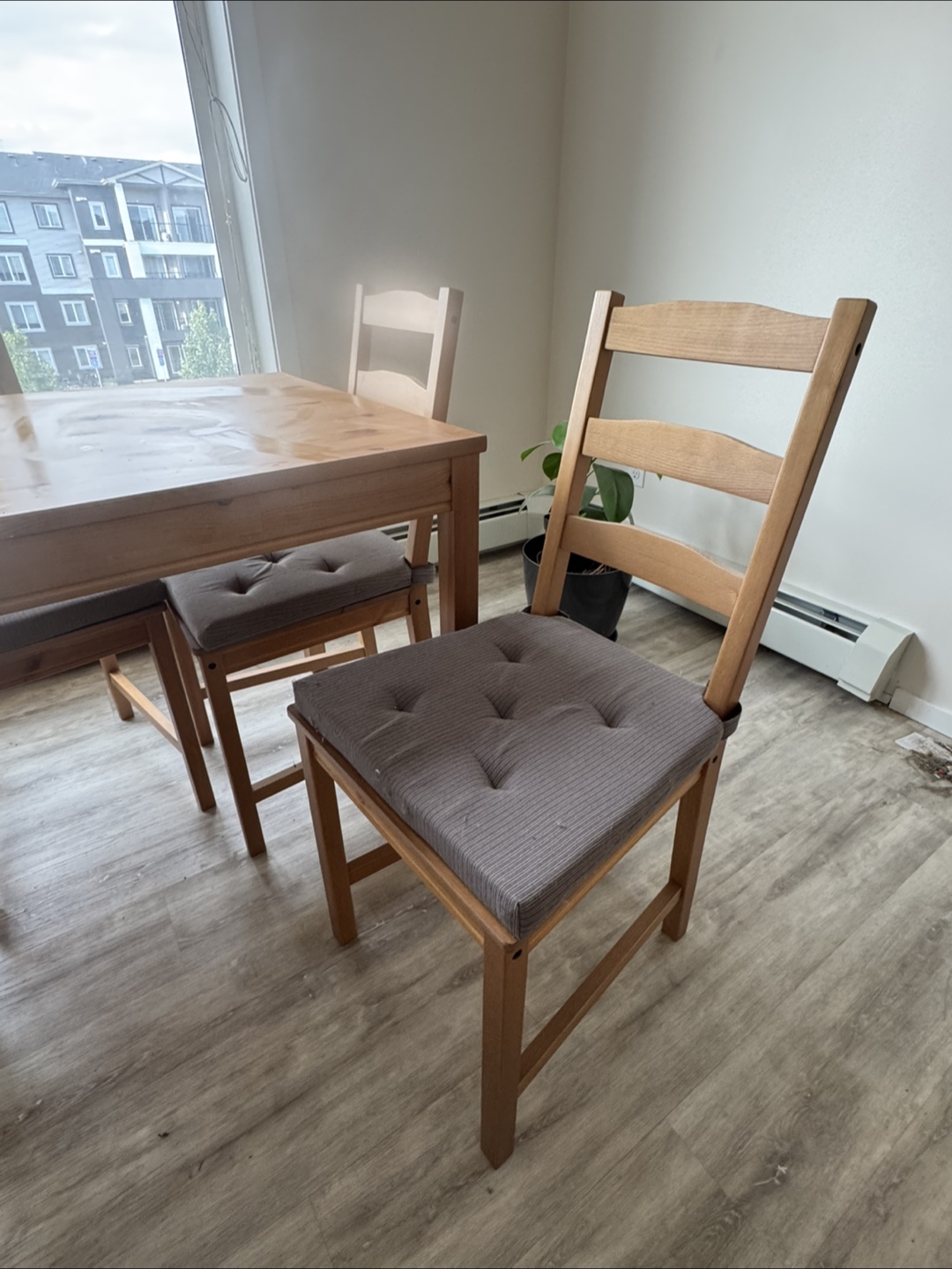IKEA Dining Table and 4 Chairs - Solid Wood - photo 3