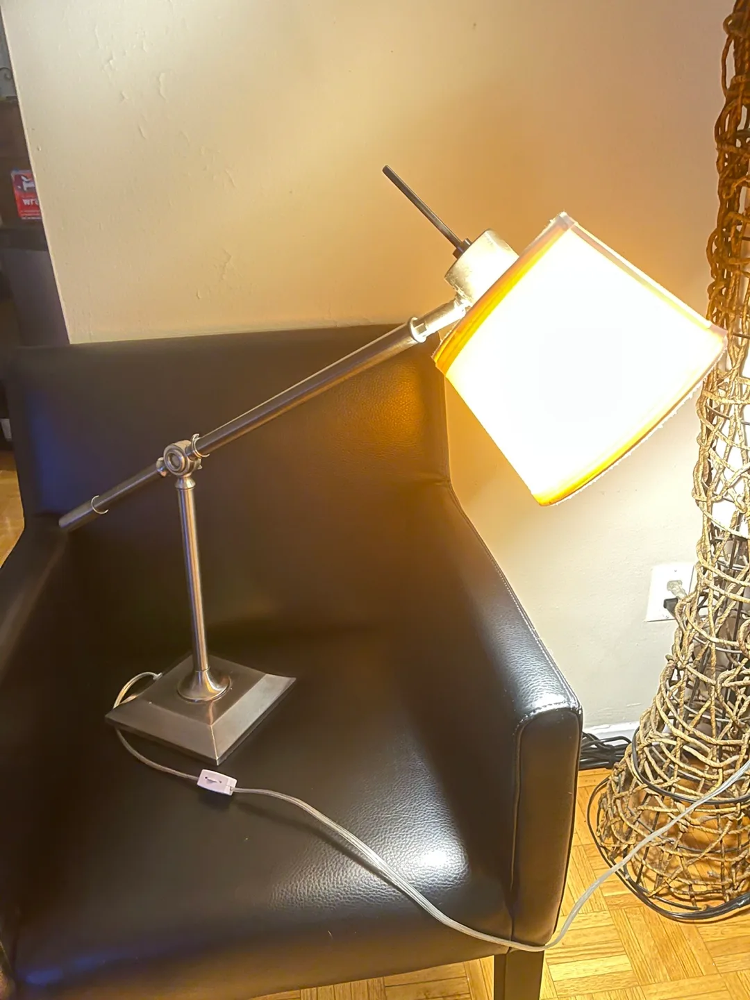 Adjustable Desk Lamp - Great Condition image indicator(2)