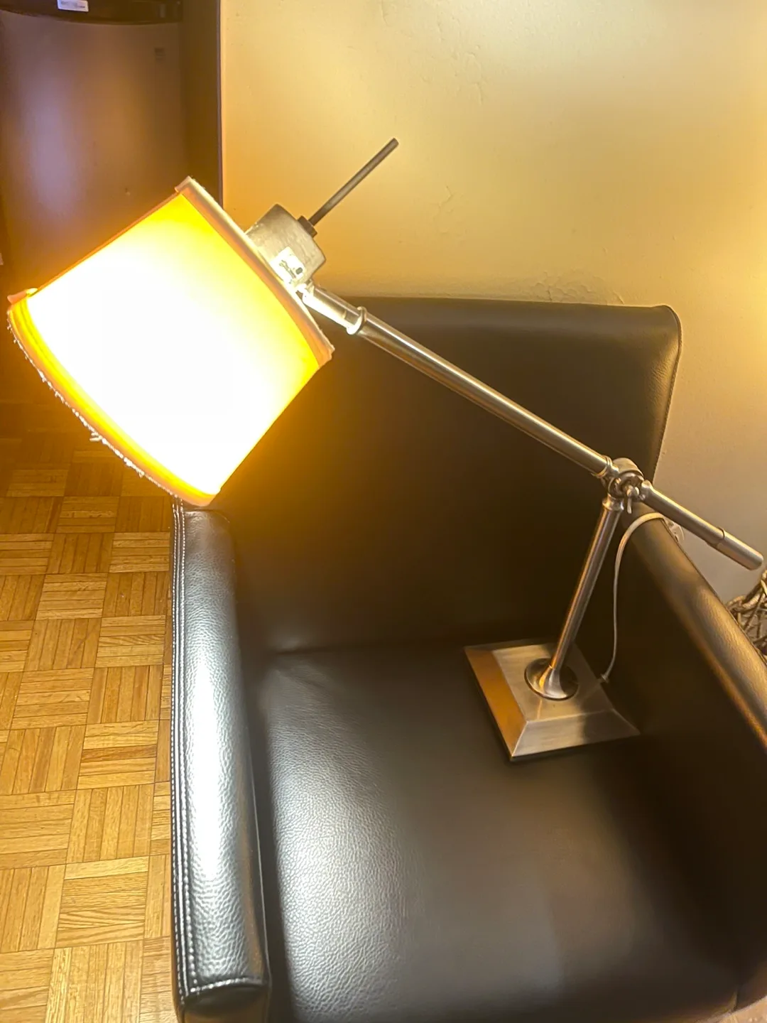 Adjustable Desk Lamp - Great Condition image indicator(6)