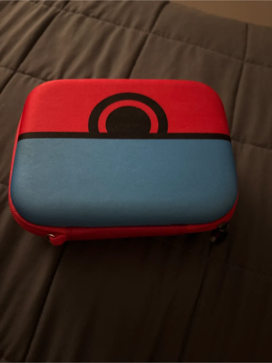 Pokémon card holding case. image indicator(4)