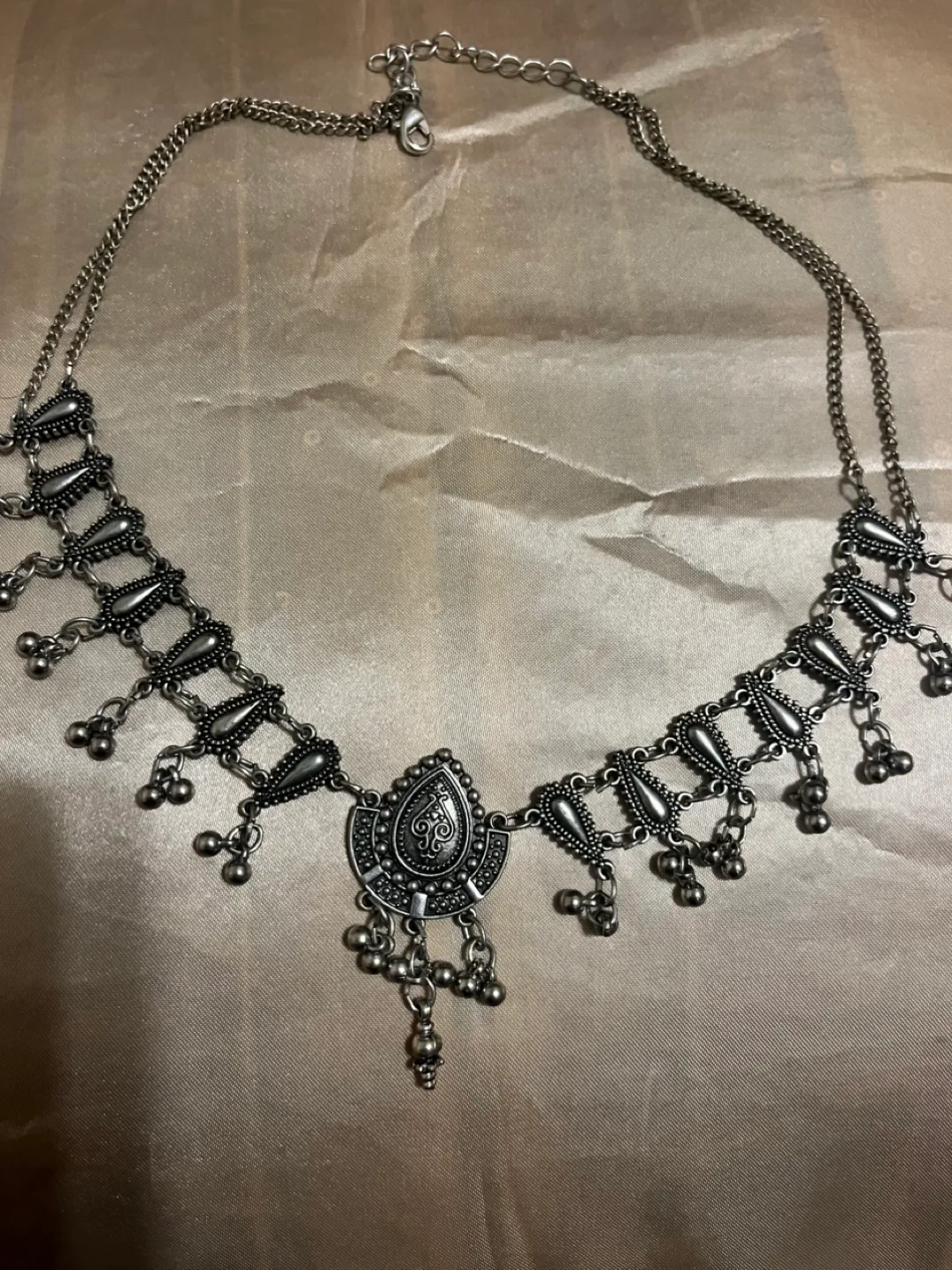 Silver Tone Statement Necklace & Earrings Set image indicator(7)