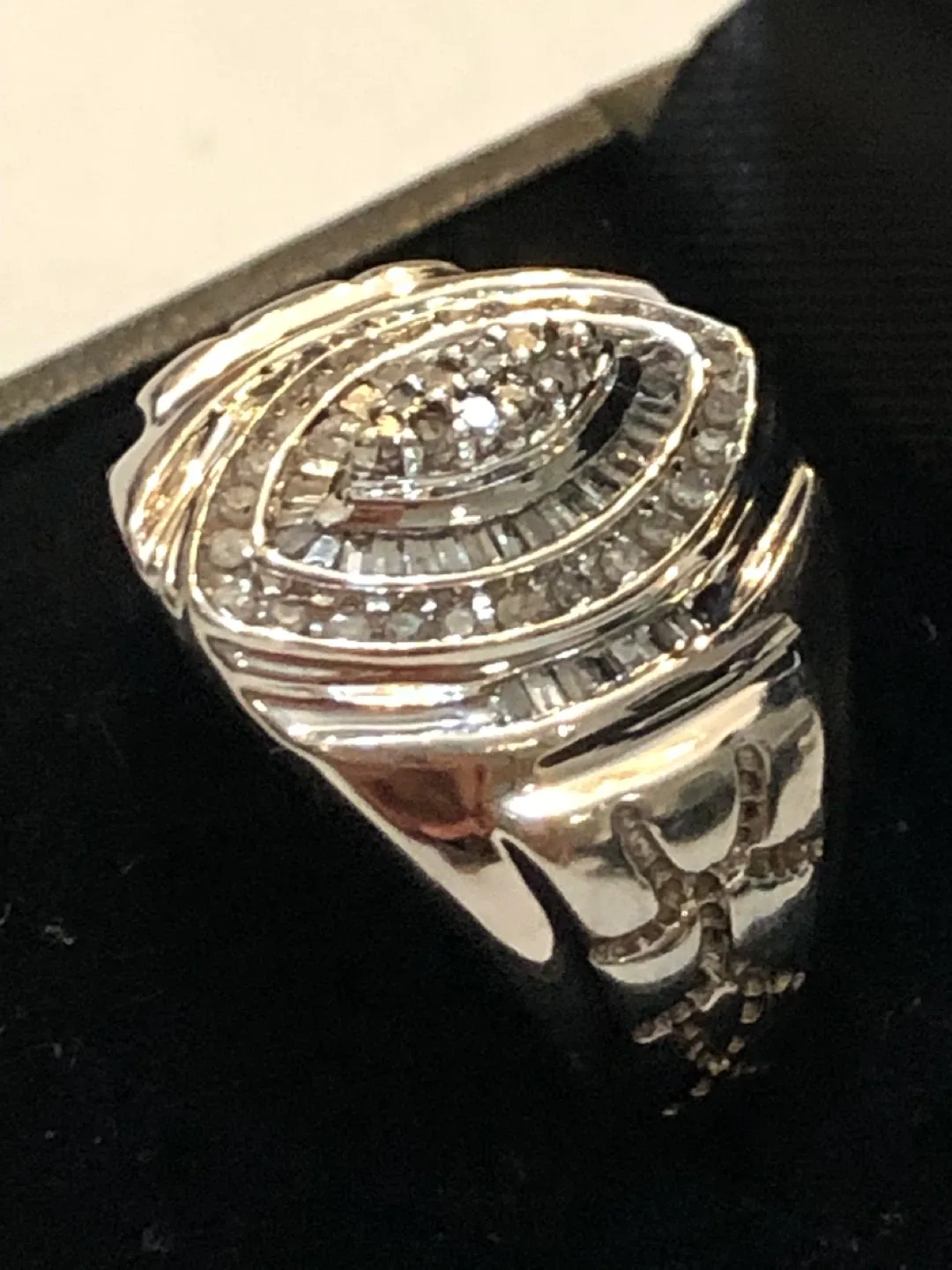 10K White Gold 1Ct Diamond Ring image indicator(3)