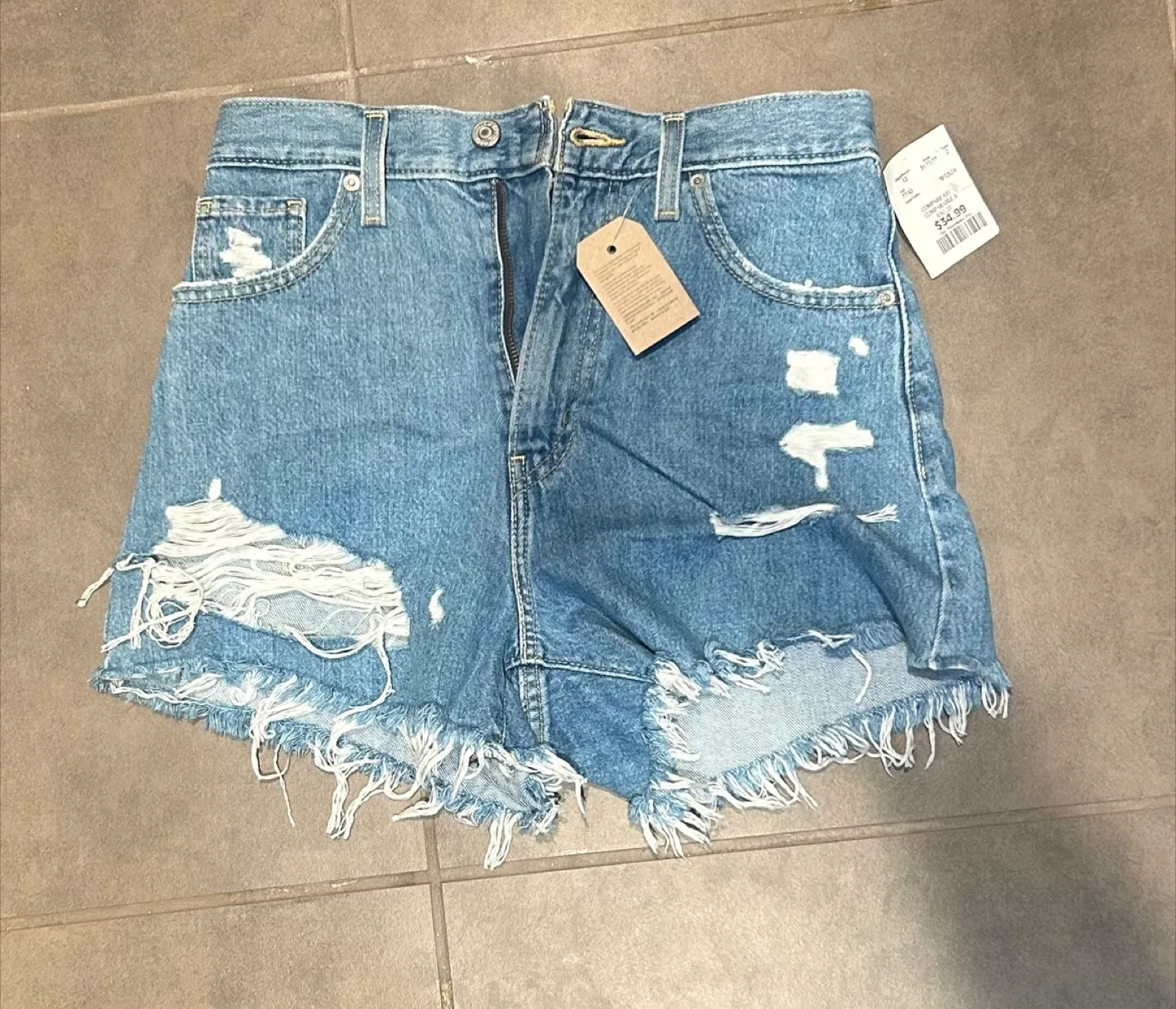 Levi's High Waisted Mom Shorts - Size 26 thumbnail
