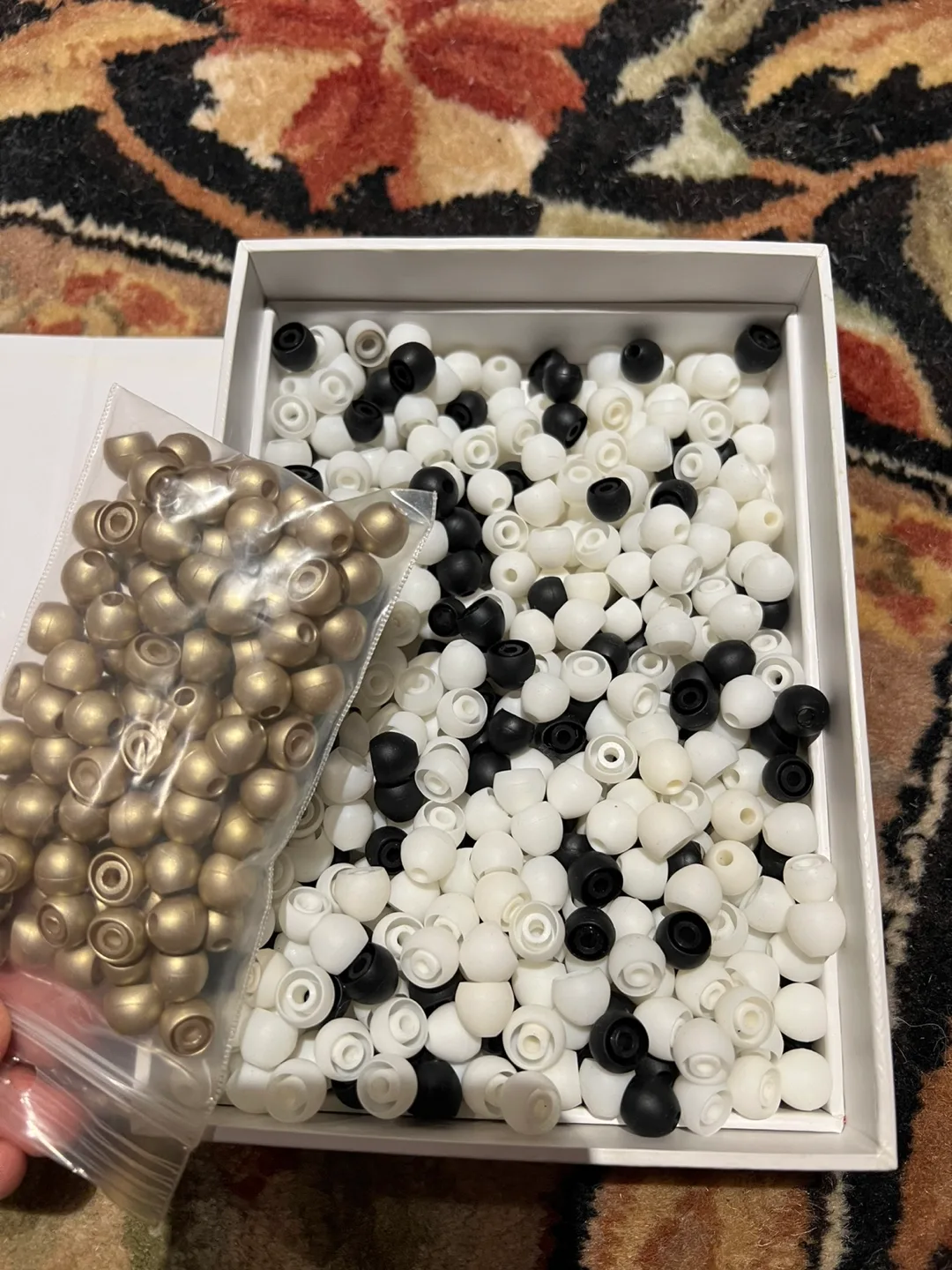 Losei Earbuds with Extra Eartips - Like New! image indicator(4)