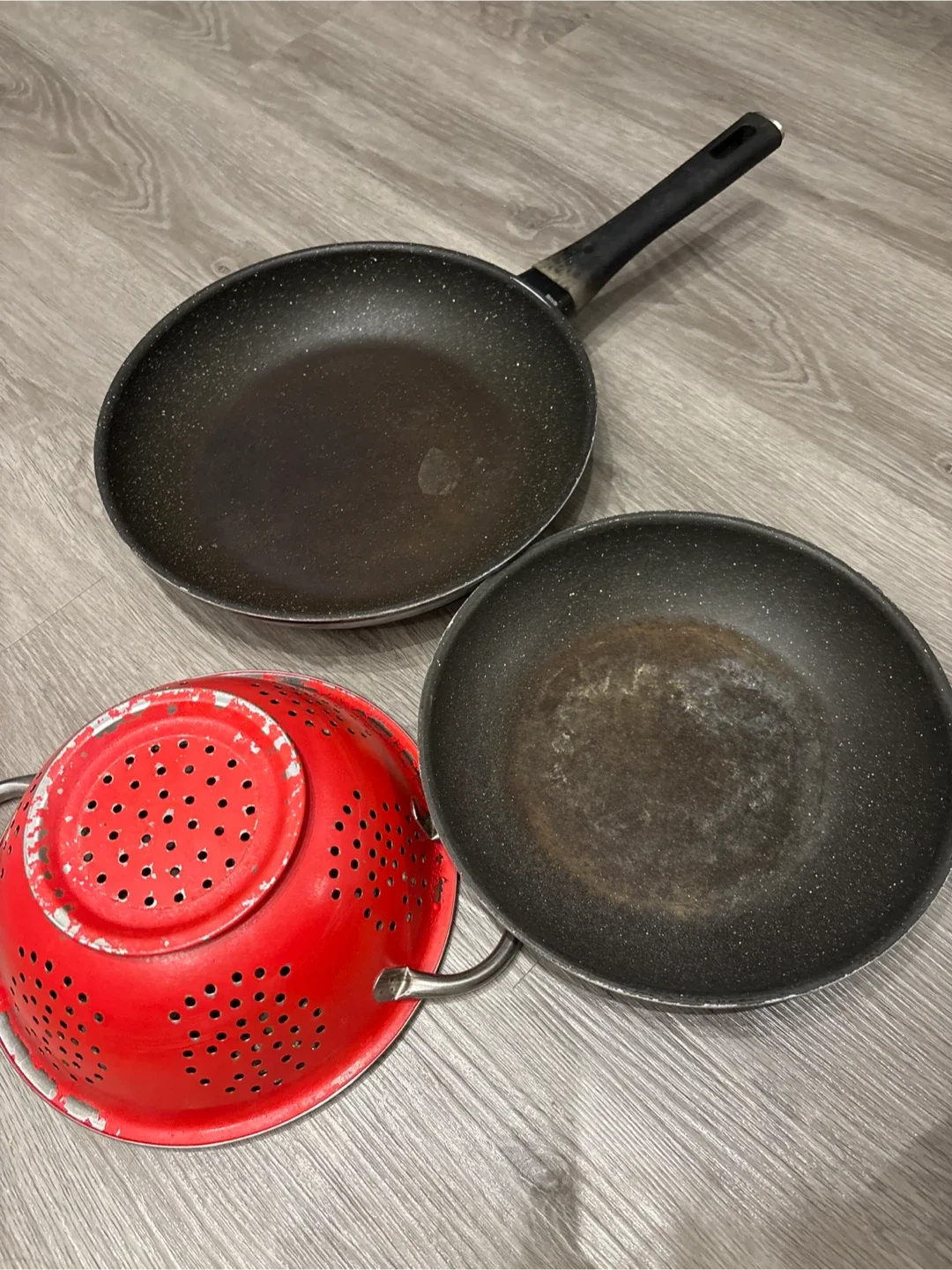Used Pans and Colander Set image indicator(2)