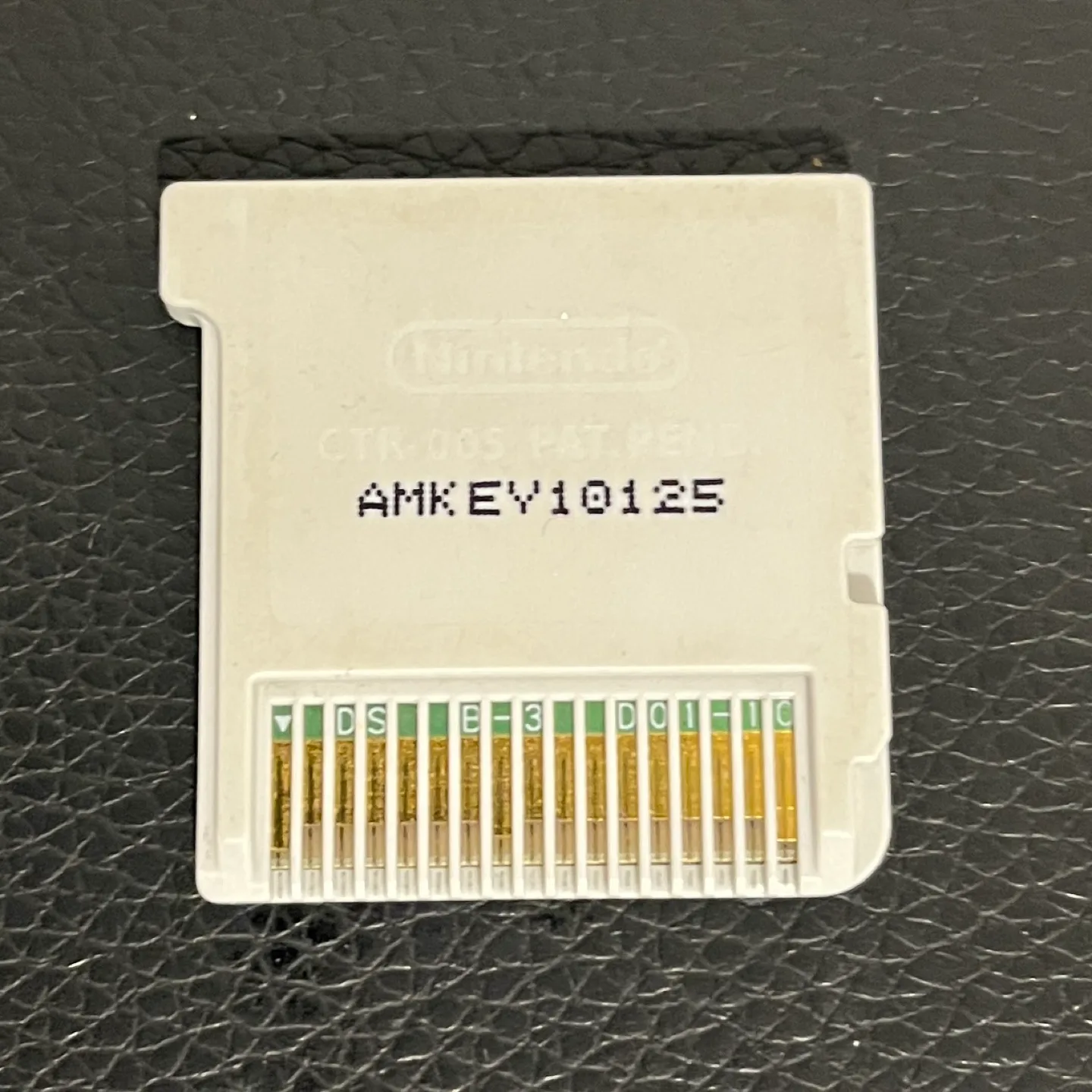 Nintendo 3DS with Mario Kart 7 image indicator(2)