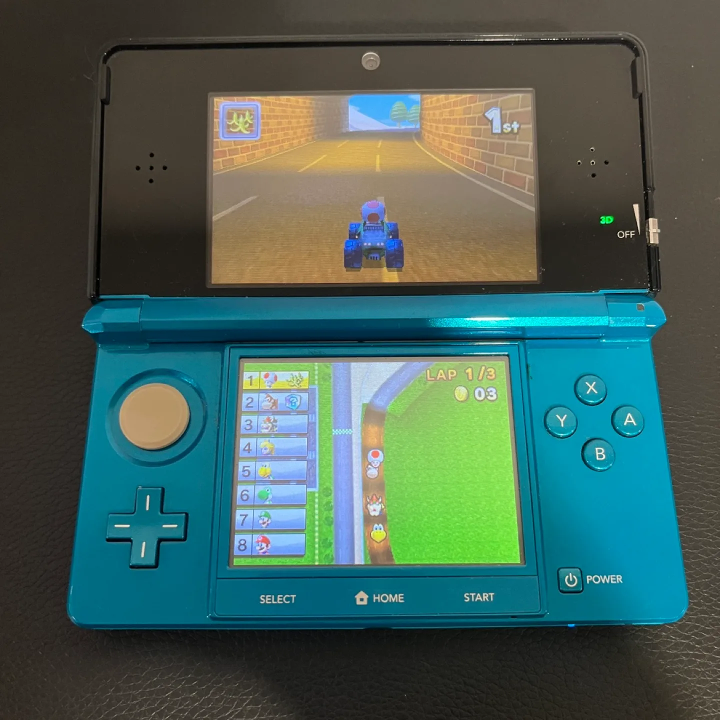 Nintendo 3DS with Mario Kart 7 image indicator(4)