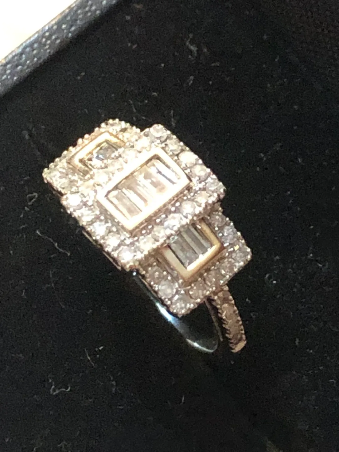 Solid 10kt white gold Diamond ring image indicator(2)