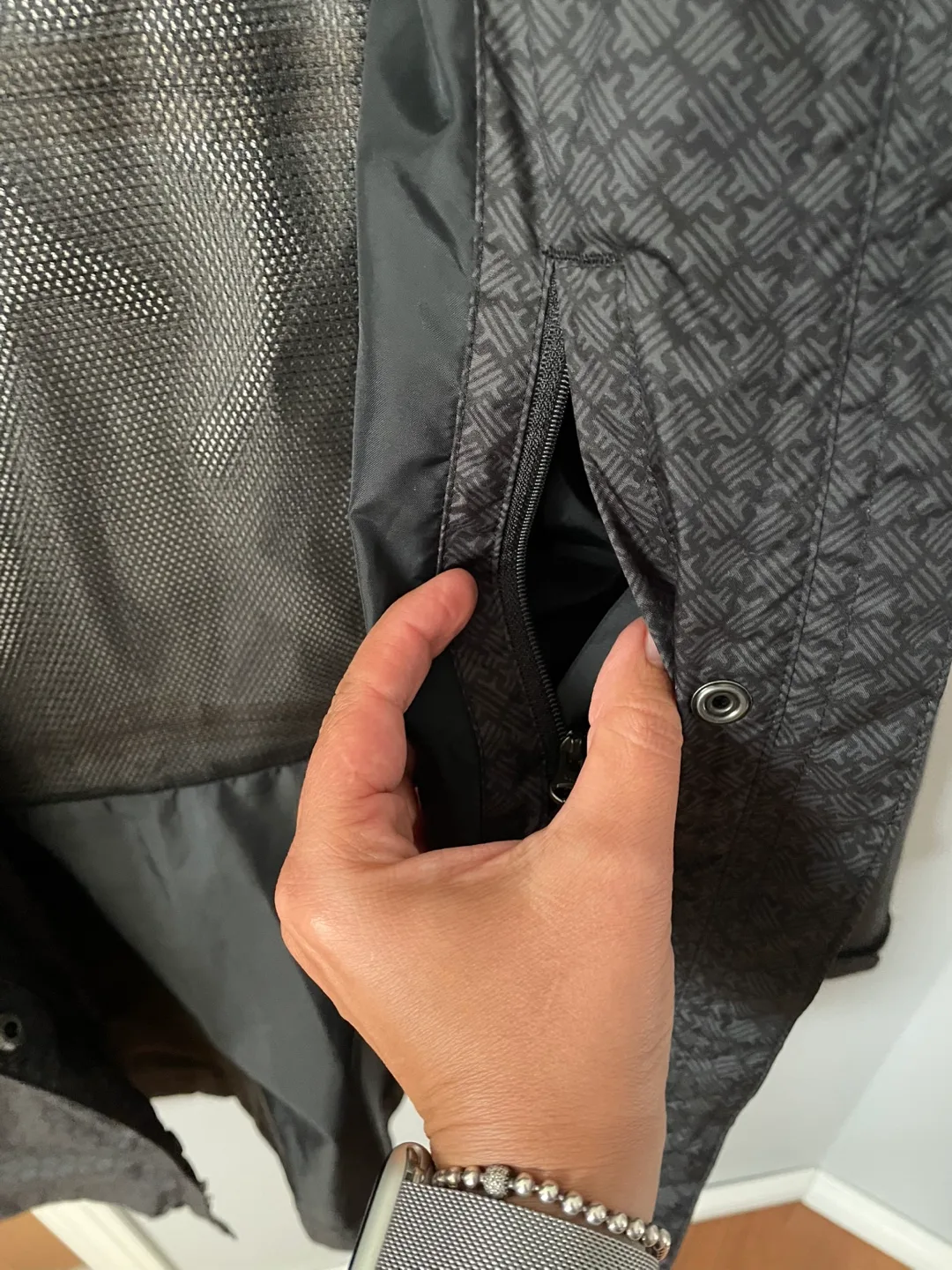 Columbia Omni-Tech Waterproof Jacket - Size S image indicator(4)