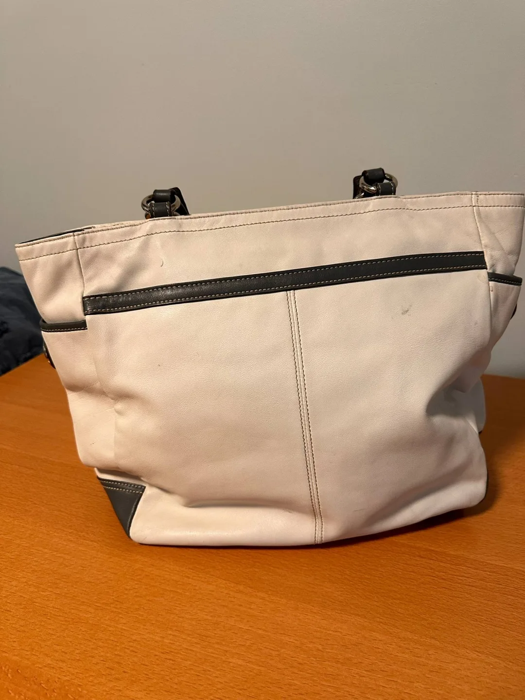 Coach White & Grey Leather Tote Bag image indicator(2)