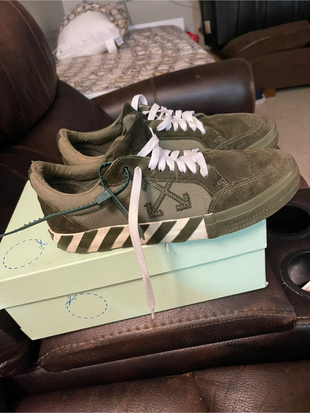 Off-White Vulcanized Low Top Sneakers - Size 43