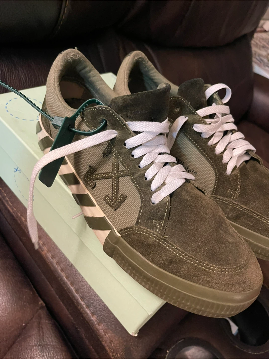 Off-White Vulcanized Low Top Sneakers - Size 43 - photo 2