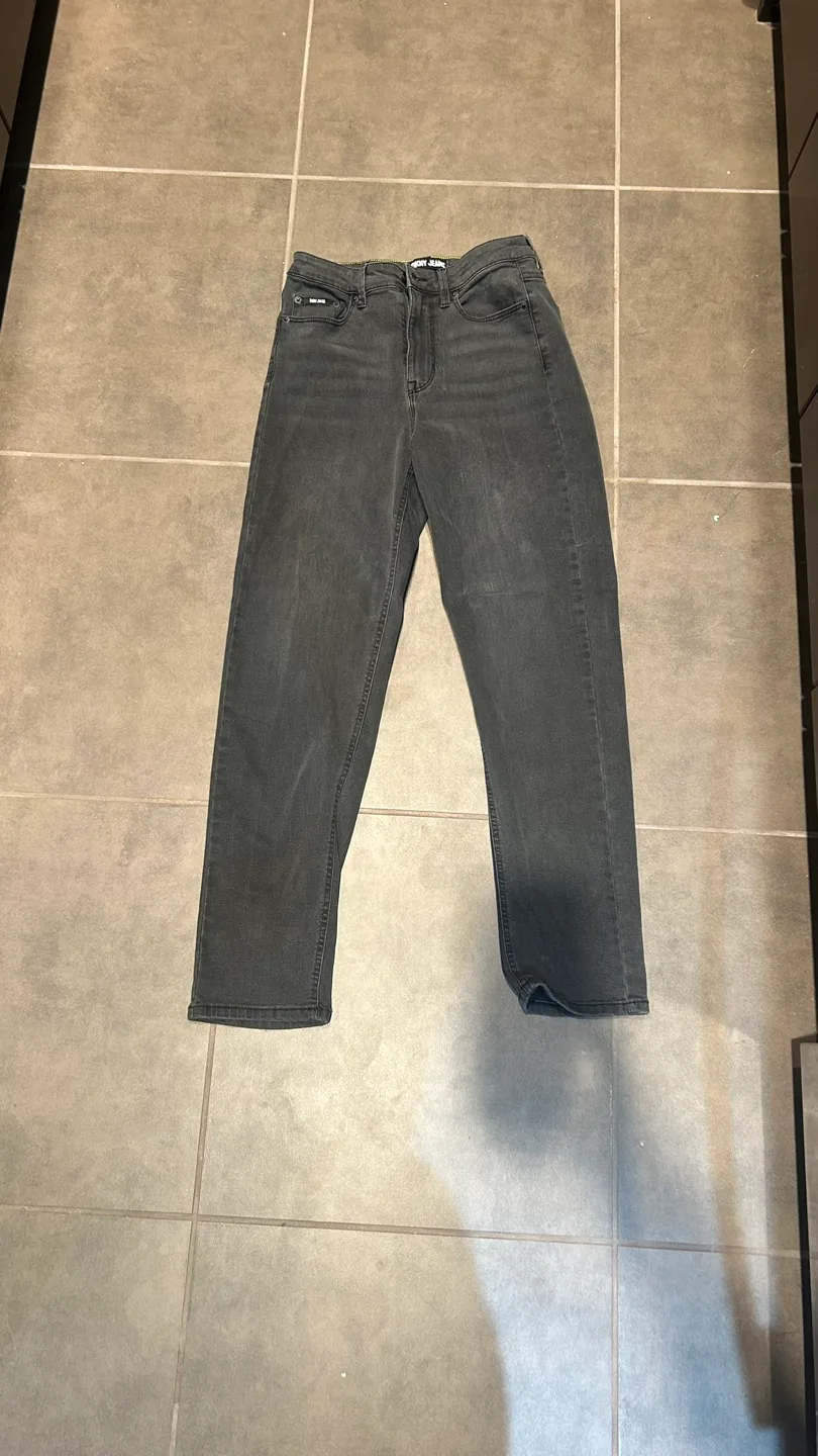 DKNY Jeans Waverly Straight Leg - Size 6 thumbnail