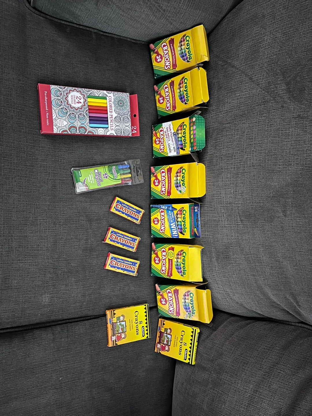 Crayola Crayons & Bendon Twist-Up Crayons thumbnail