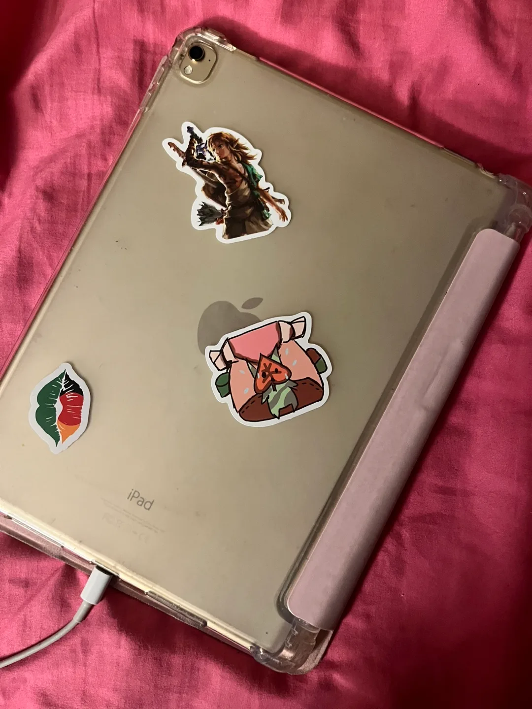 iPad, Apple Pencil, Charger, and Case image indicator(2)