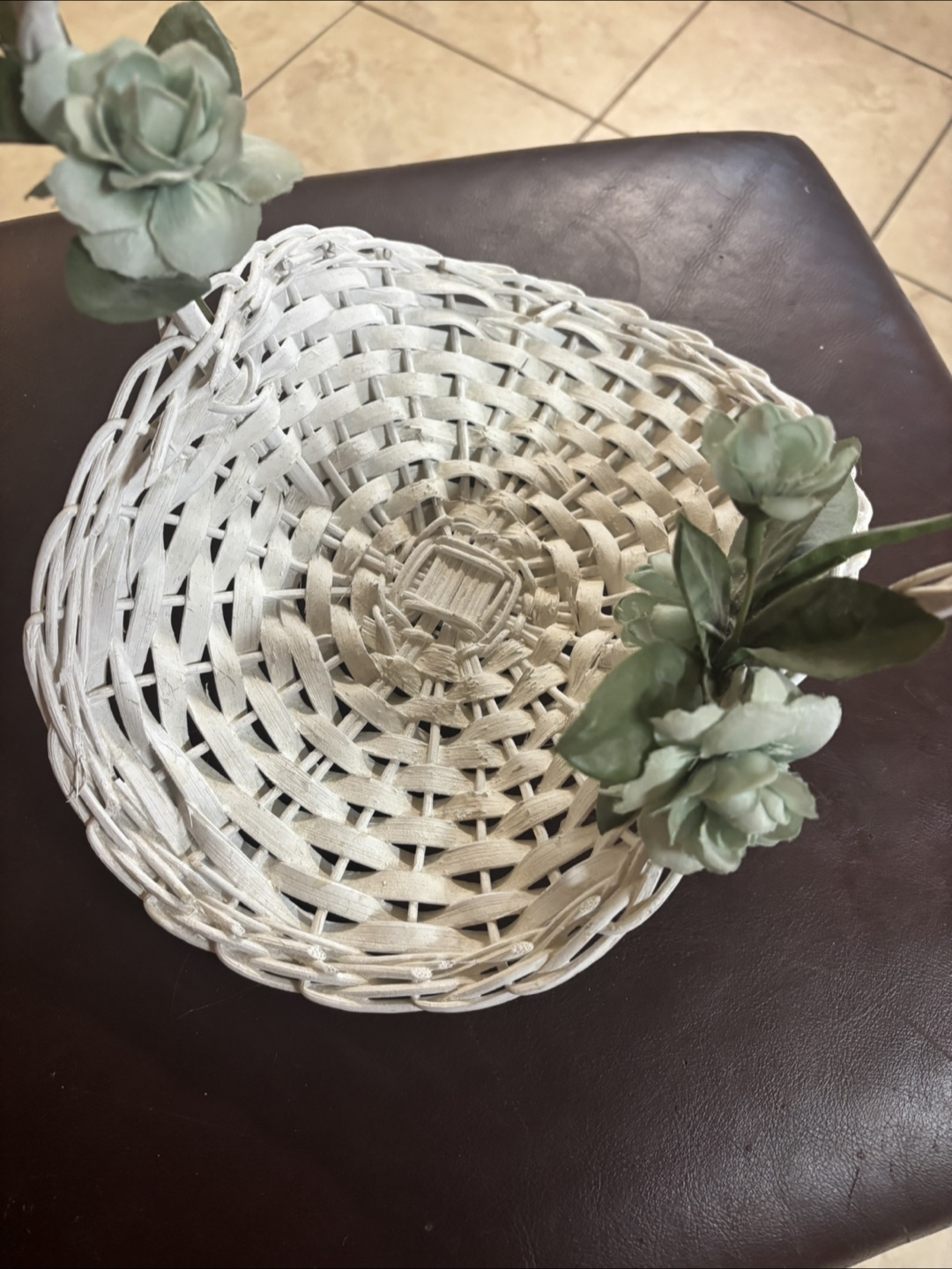 VINTAGE WHITE WOVEN BASKET WITH GREEN FLORAL ACCENTS - photo 2