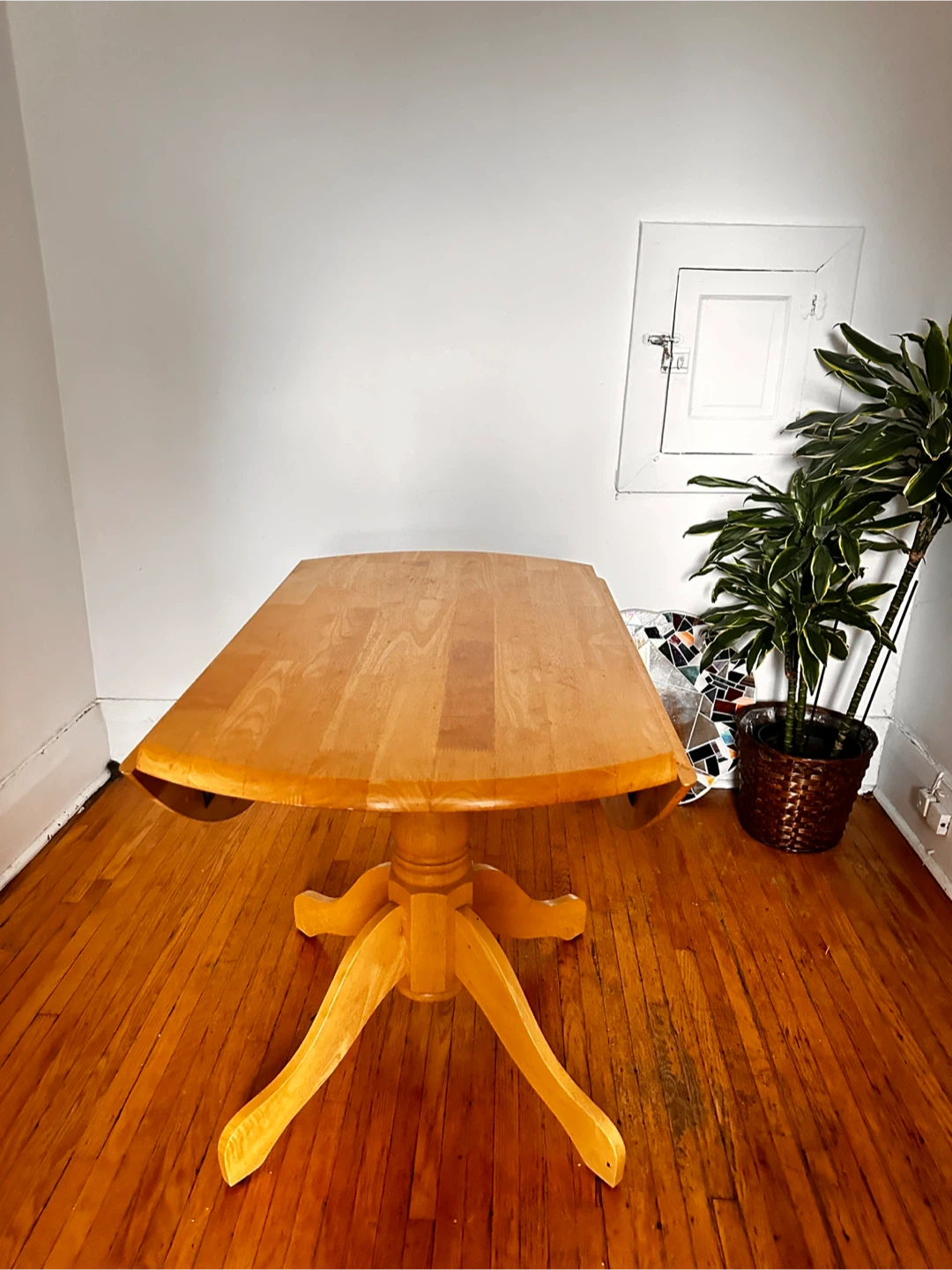 Round Wooden Dining Table and 2 chairs - photo 4