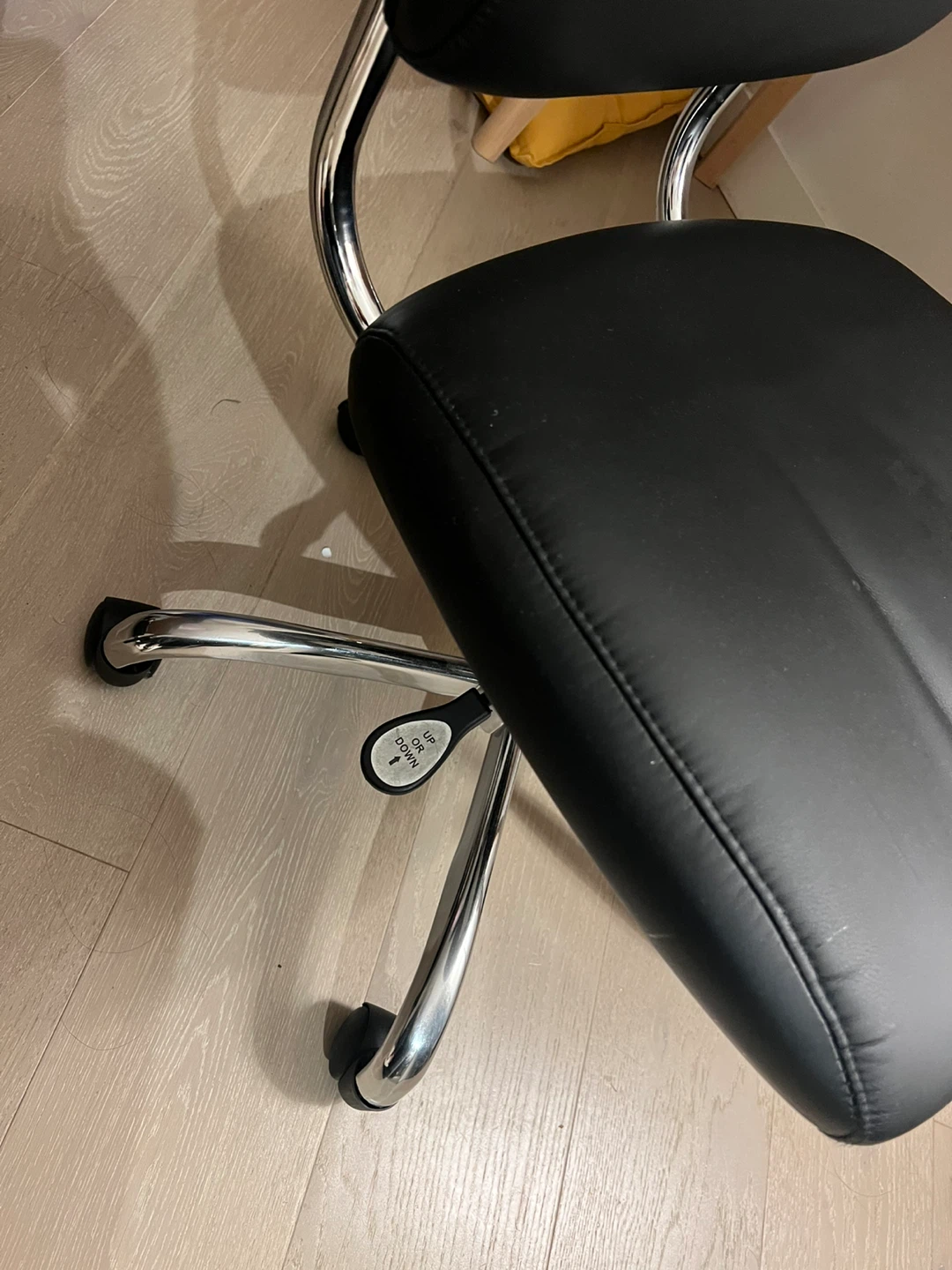 Black Office Chair - photo 2