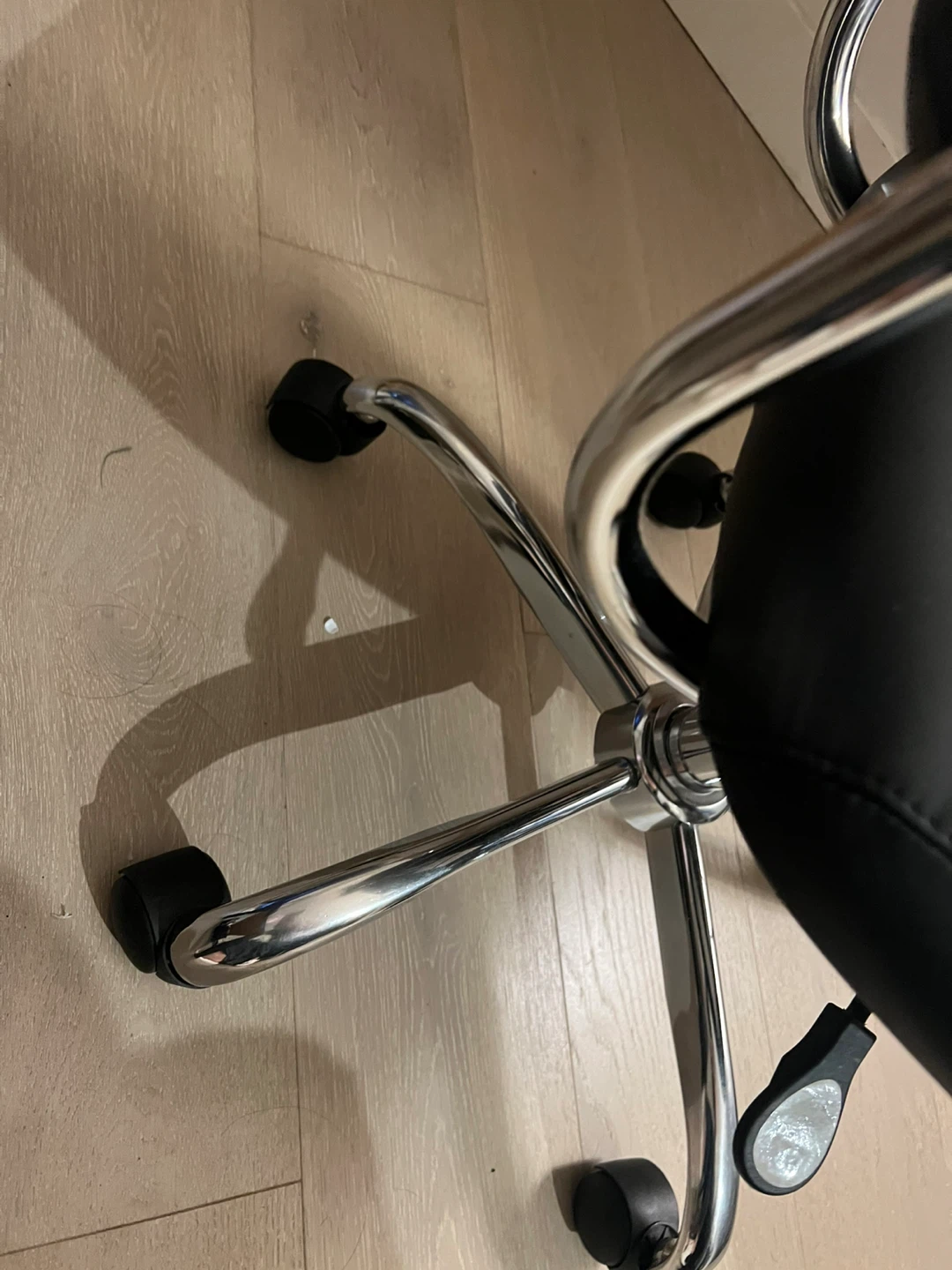 Black Office Chair - photo 3