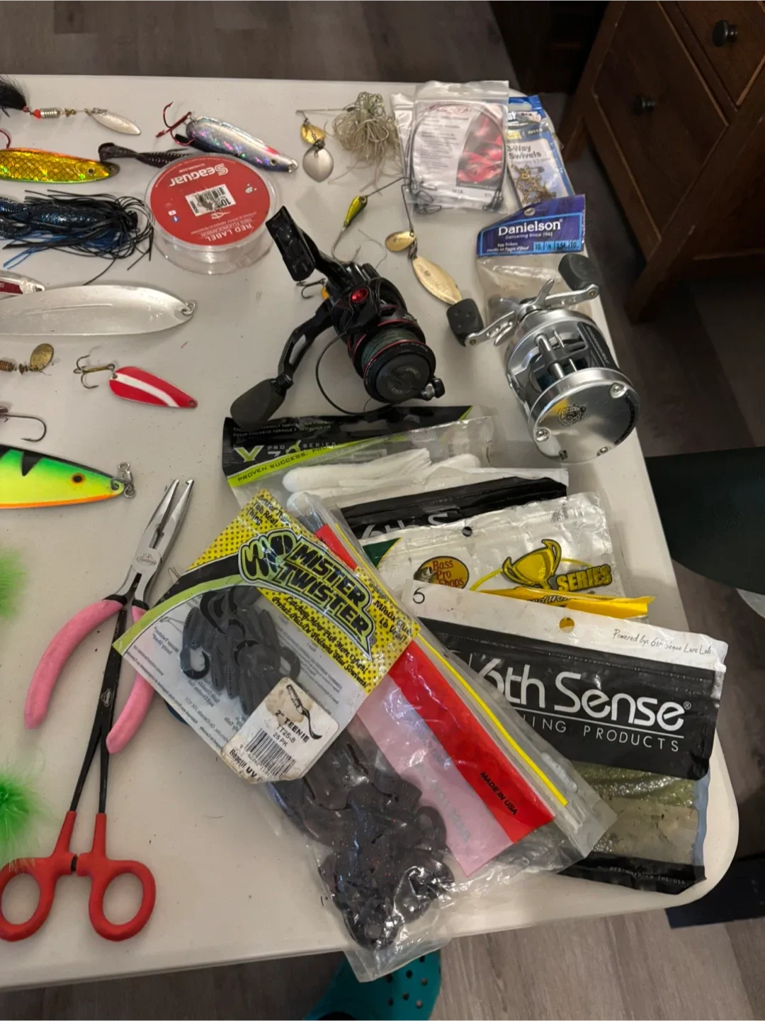 Fishing Lures & Tackle image indicator(2)