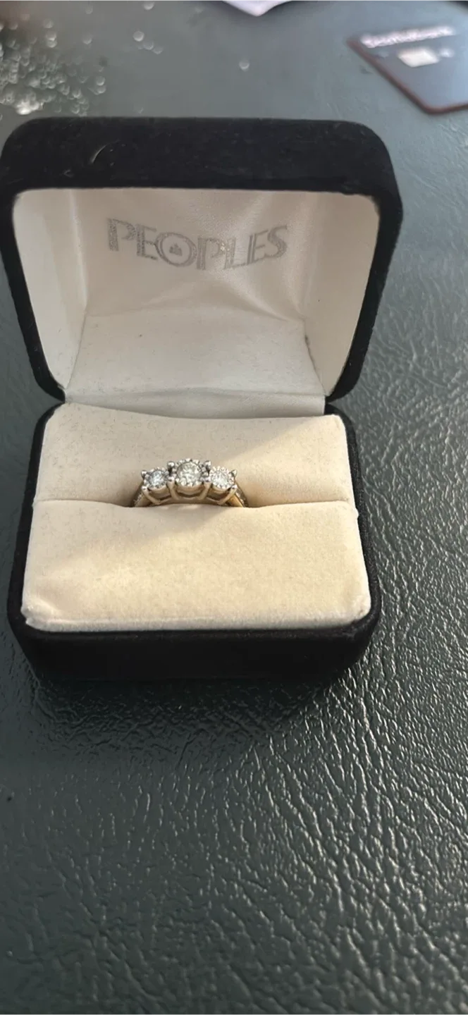 People's Jewellers Diamond Ring image indicator(2)