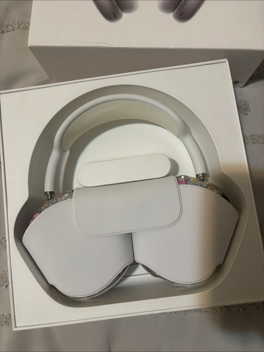 Authentic Apple AirPods Max - Free Hello Kitty cover image indicator(2)