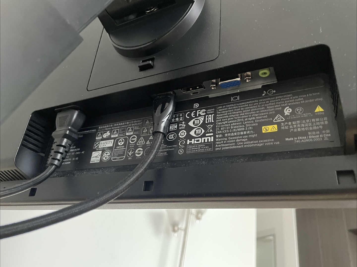 Lenovo 22" Monitor - photo 3