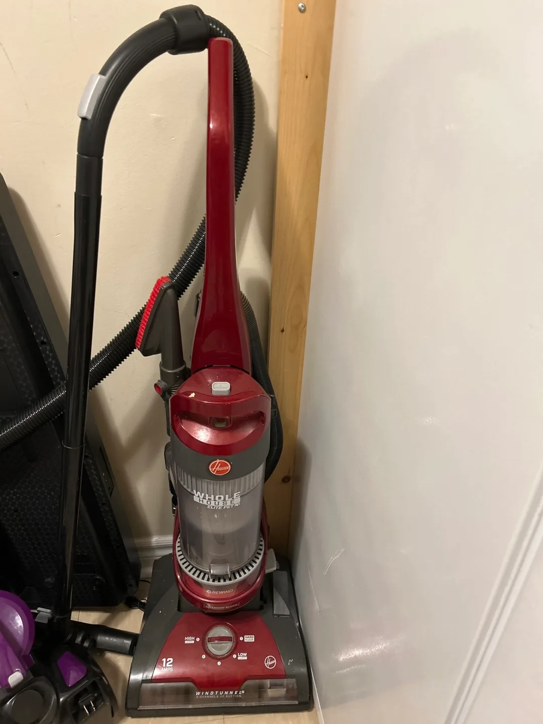 Hoover WindTunnel Vacuum Cleaner thumbnail