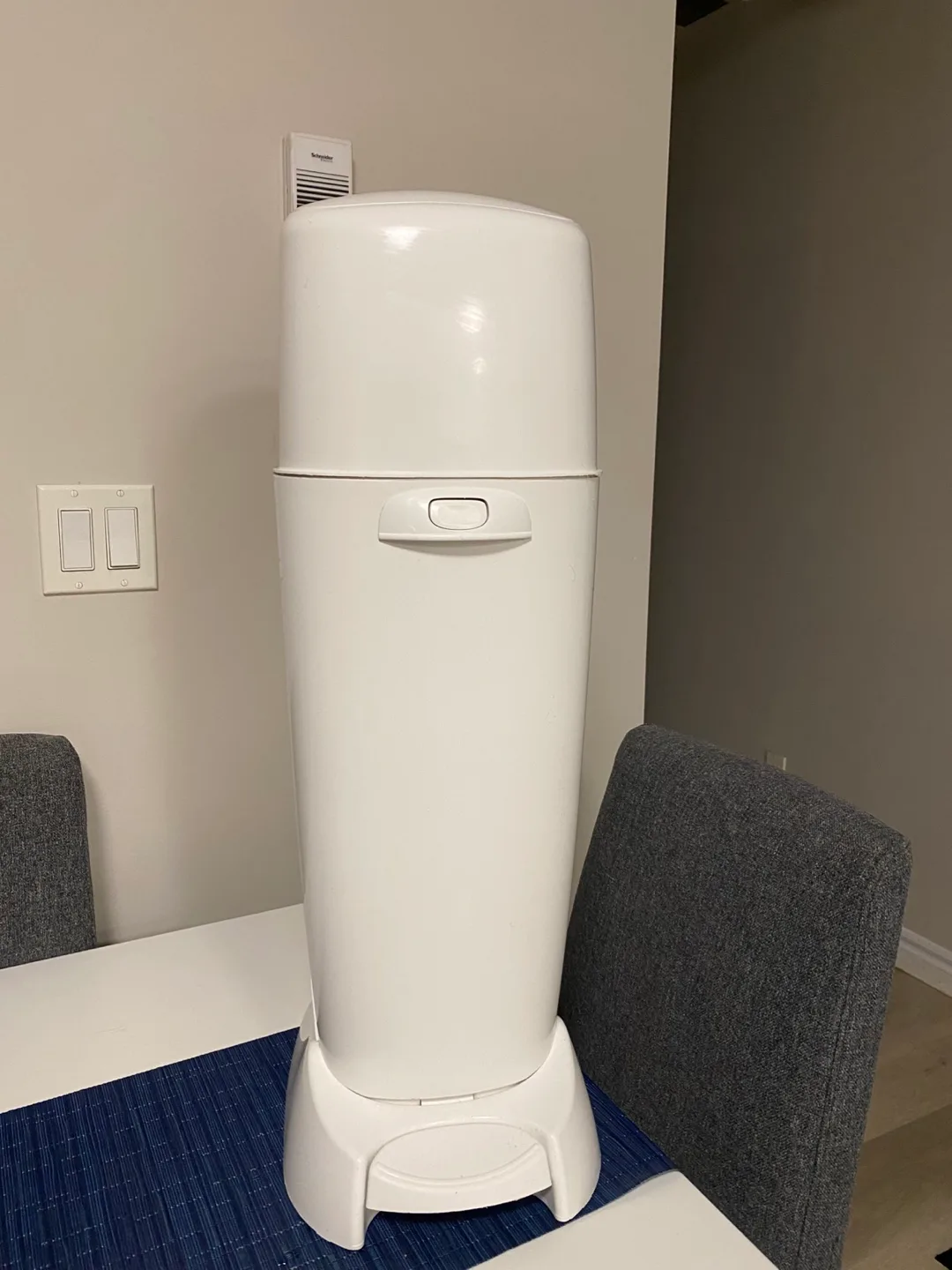 Diaper genie trash can + 2 Refills