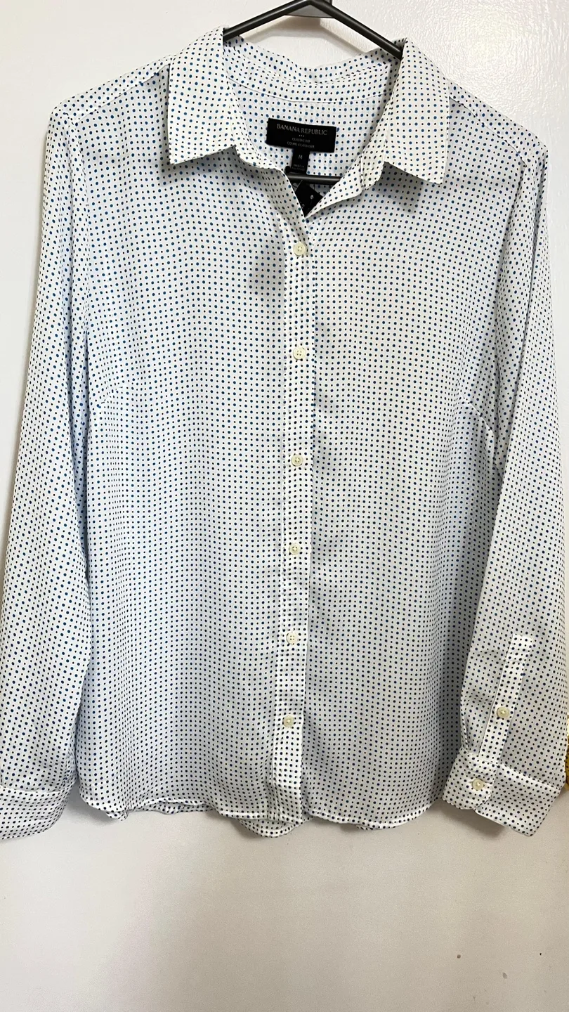 Banana Republic Classic Fit Shirt - Size M thumbnail