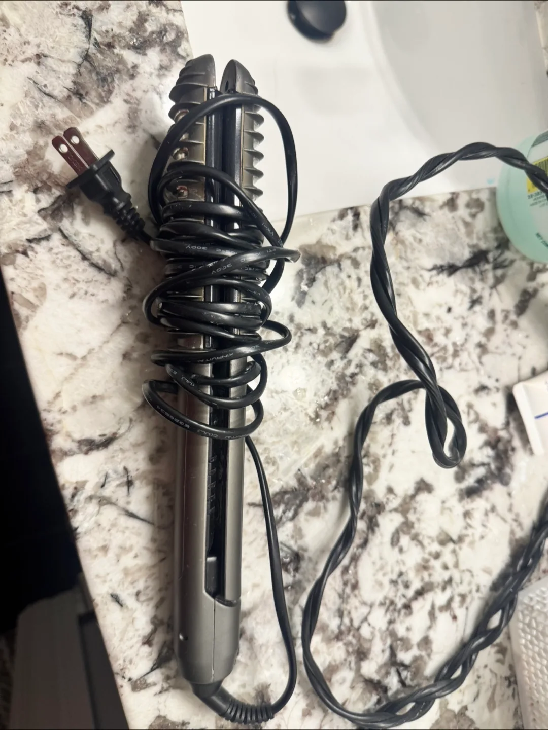 Hair straightener- Adjustable Heat Settings thumbnail