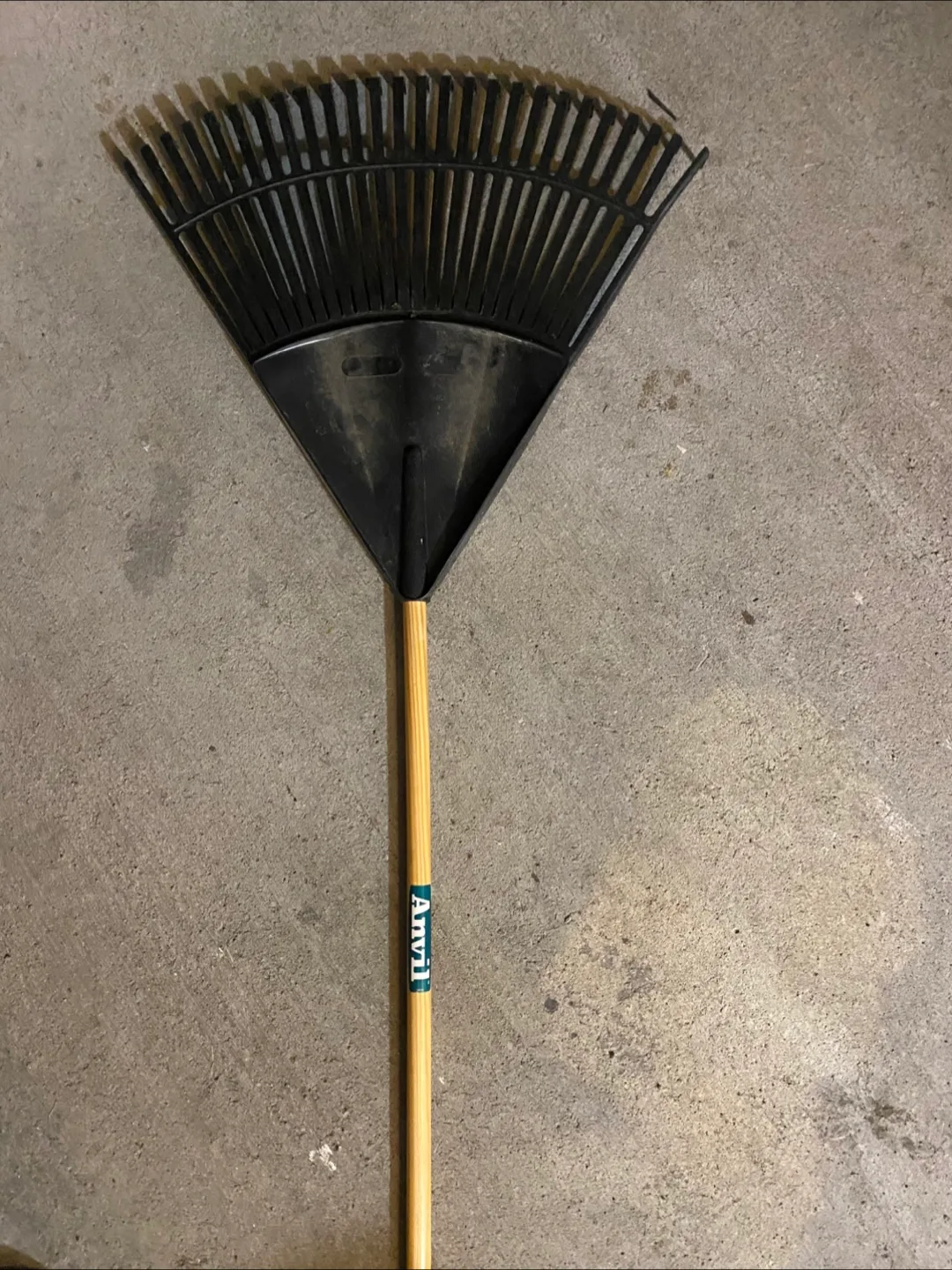 Leaf Rake - Gently Used image indicator(3)