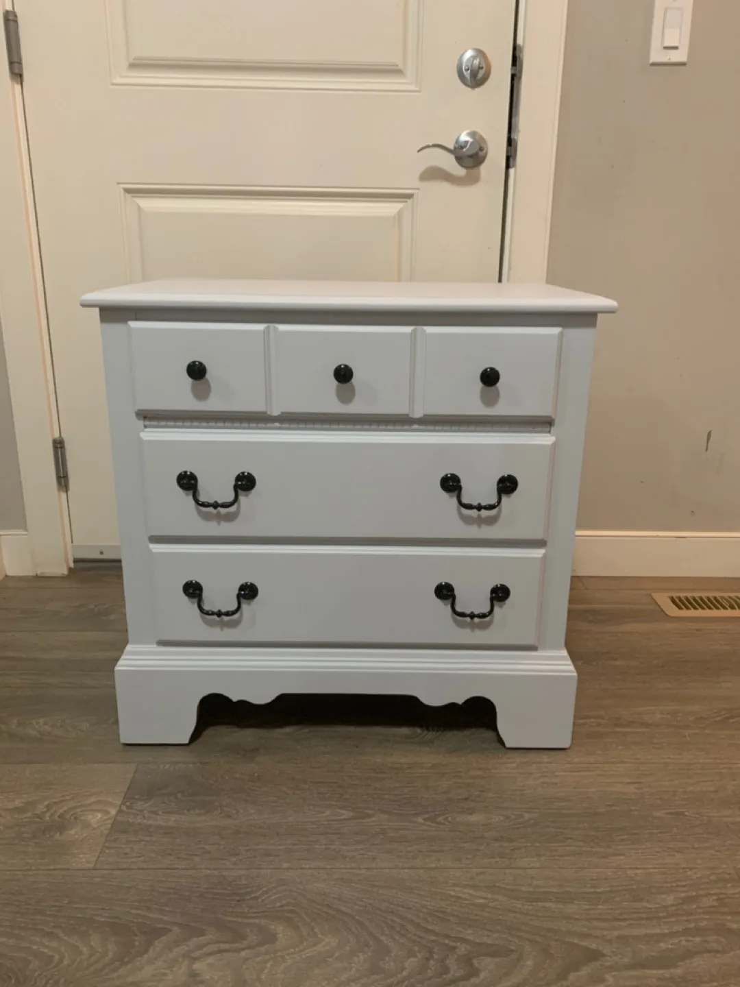3-Drawer Bedside Table thumbnail