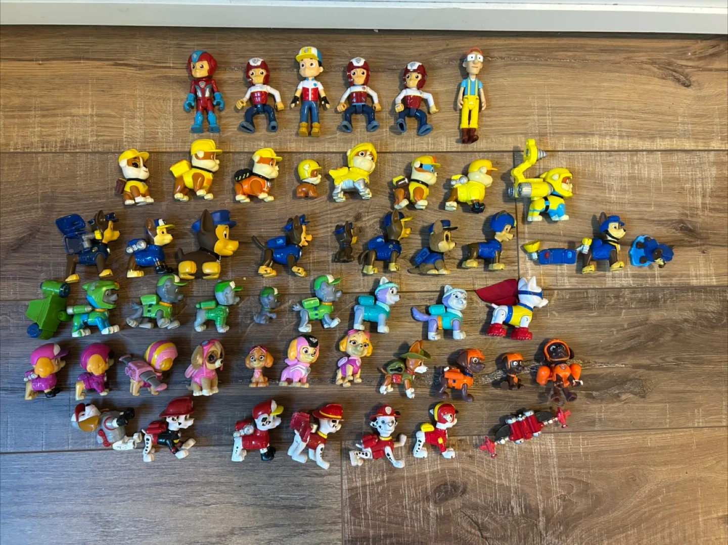 Paw Patrol Figures and Bucket thumbnail