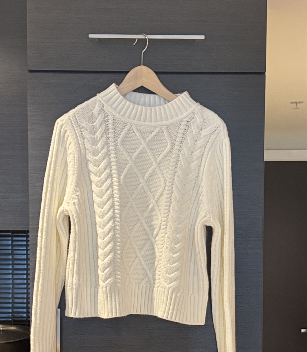 Tommy Hilfiger Cream Cable Knit Sweater - L