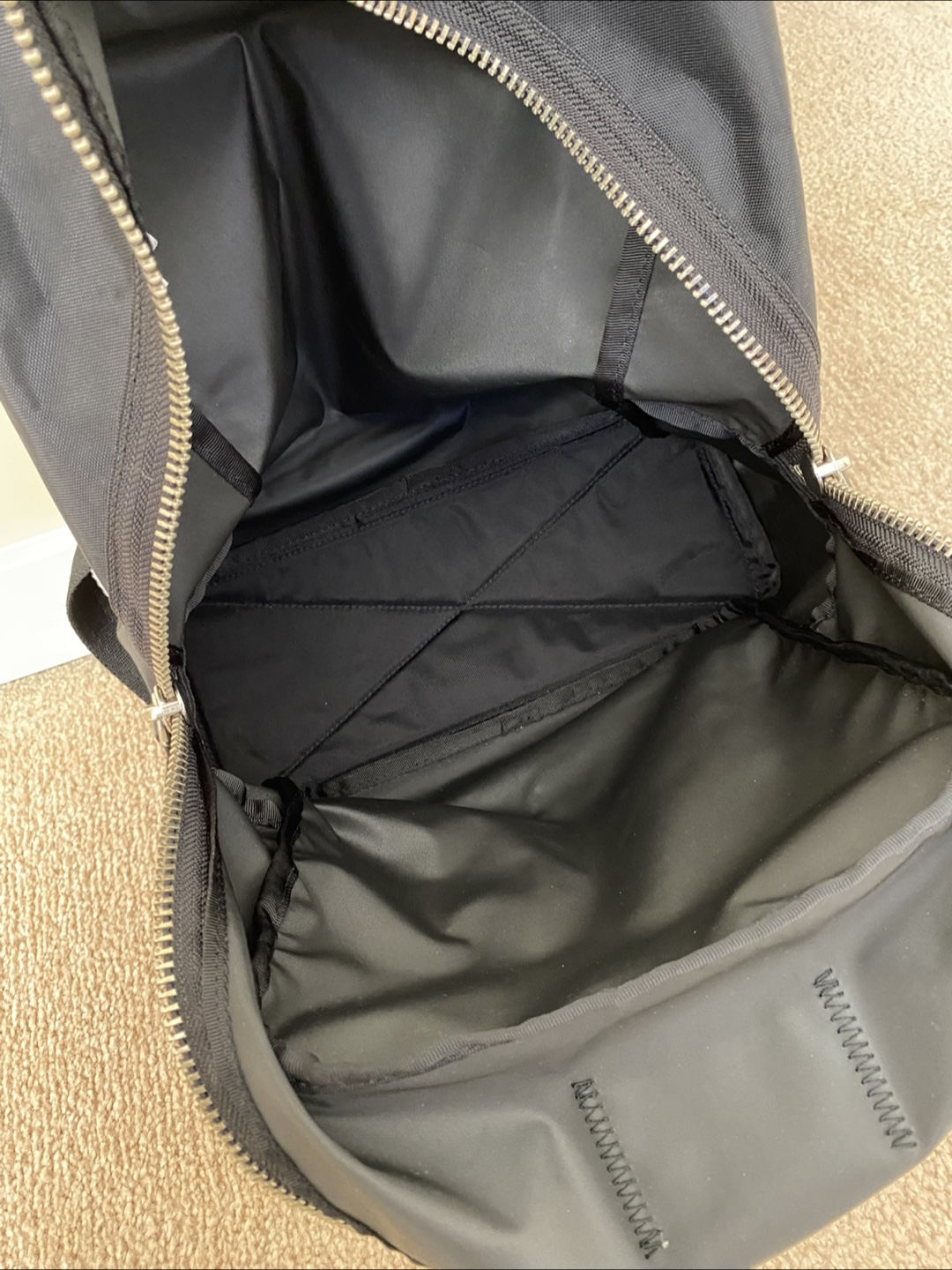 Marc Jacobs New York Black Backpack - photo 2