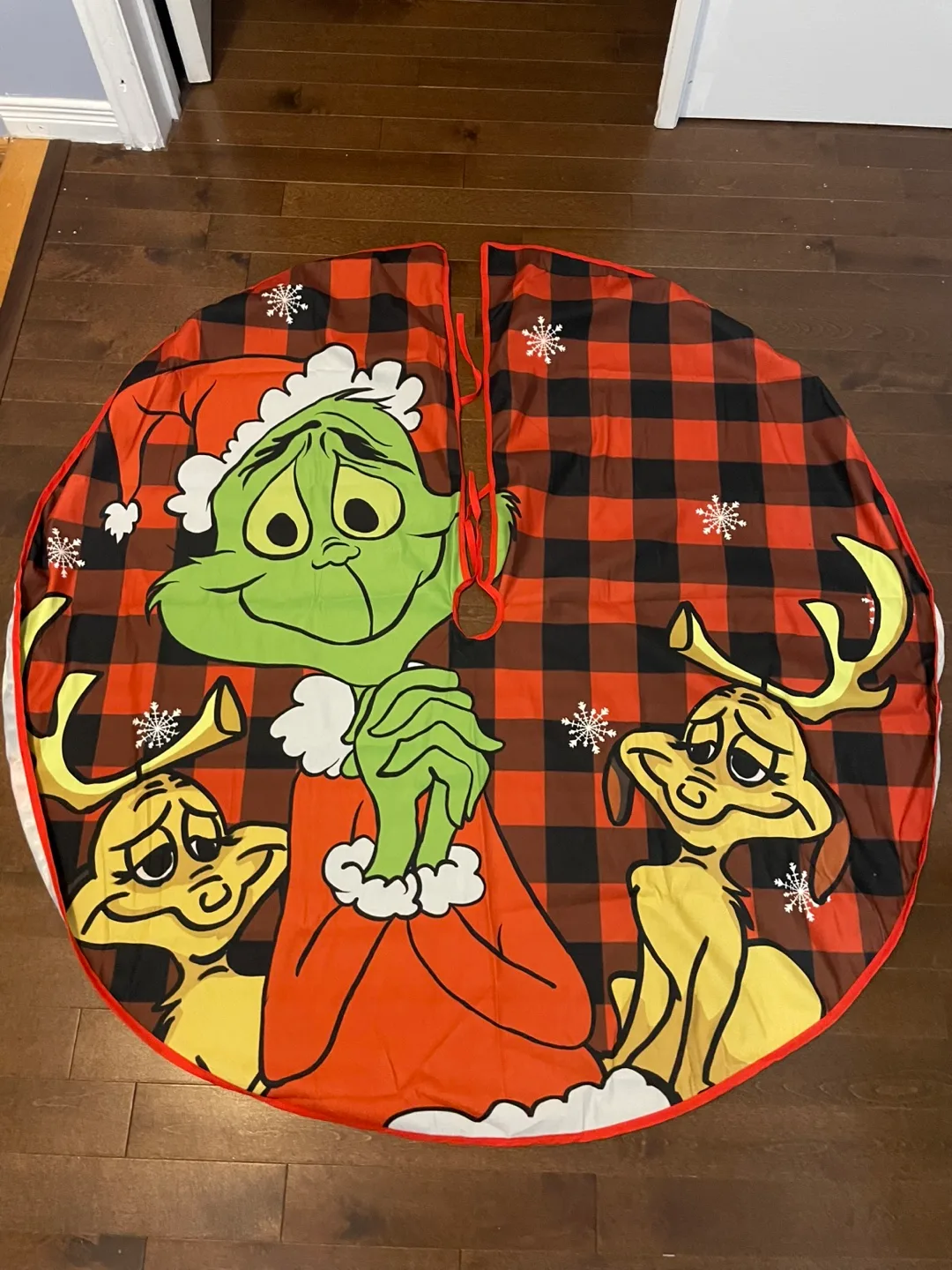 The Grinch Christmas Tree Skirt thumbnail