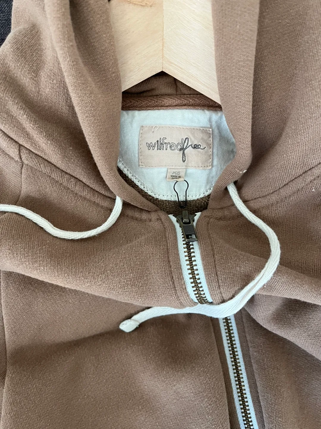 Wilfred Free Brown Hoodie🍂 image indicator(3)