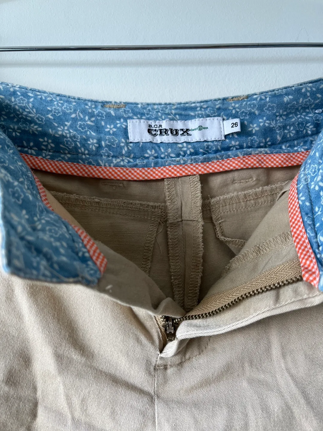 Y2K Crux Beige Shorts - Size 26 image indicator(2)