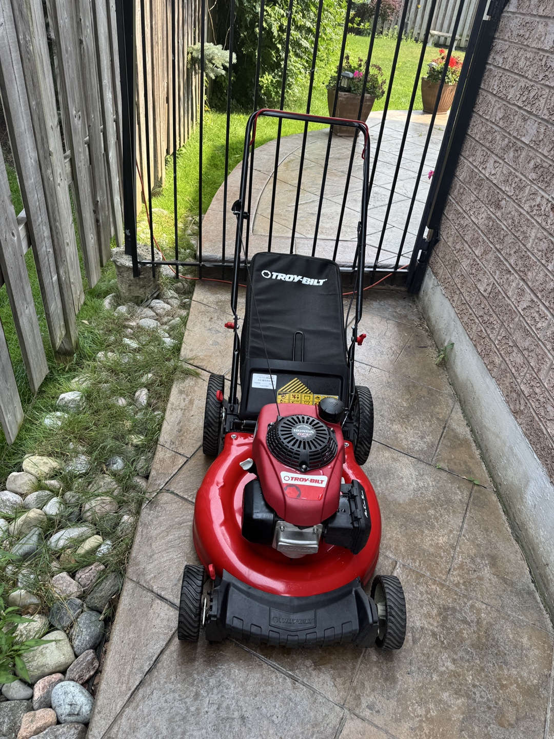 Troy-Bilt Lawn Mower - Red Honda GCV160 MOTOR