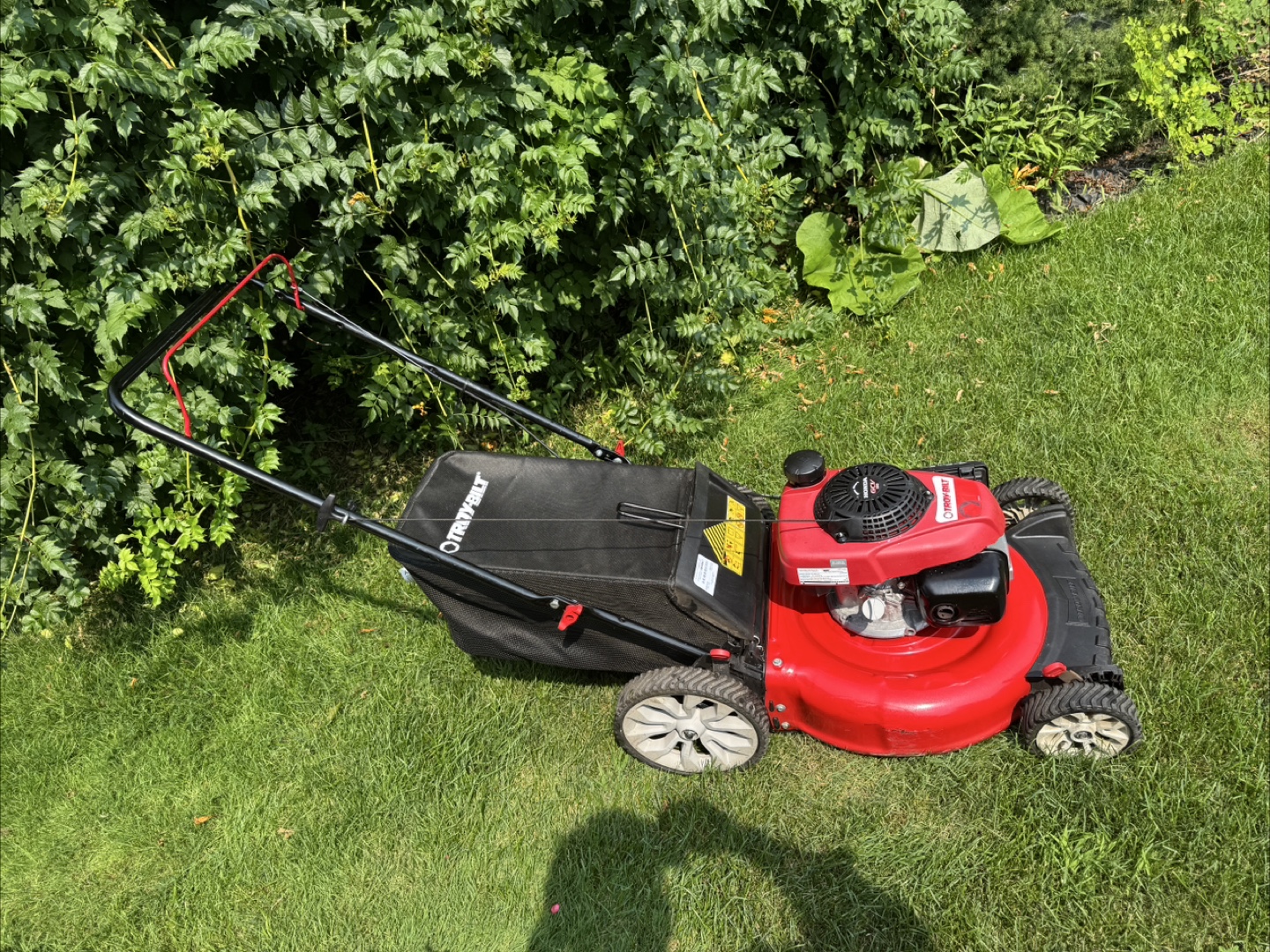 Troy-Bilt Lawn Mower - Red Honda GCV160 MOTOR - photo 2