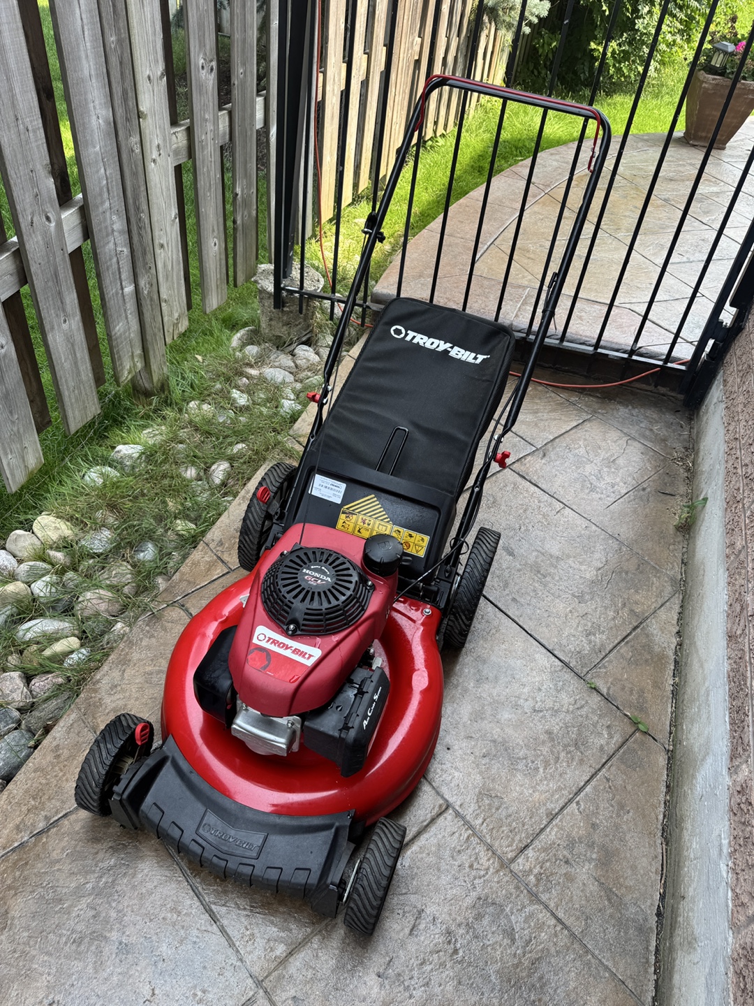 Troy-Bilt Lawn Mower - Red Honda GCV160 MOTOR - photo 4