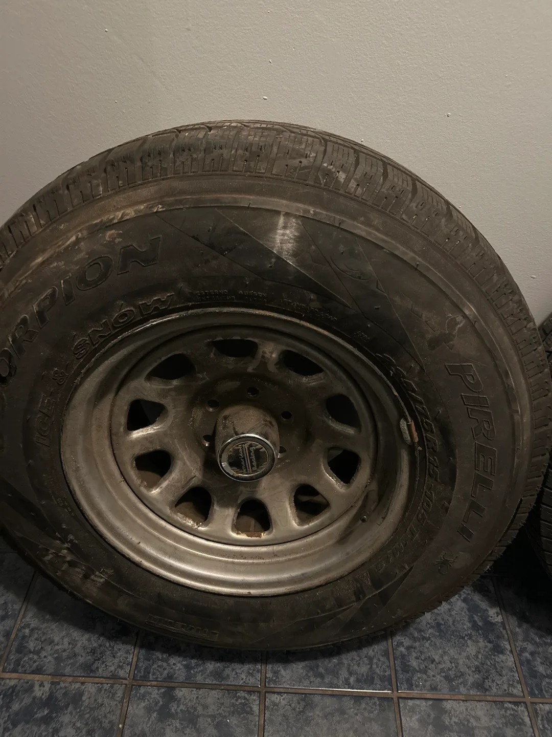 Pirelli Scorpion Ice & Snow 235/75R15 Tires 2 tyres with rim