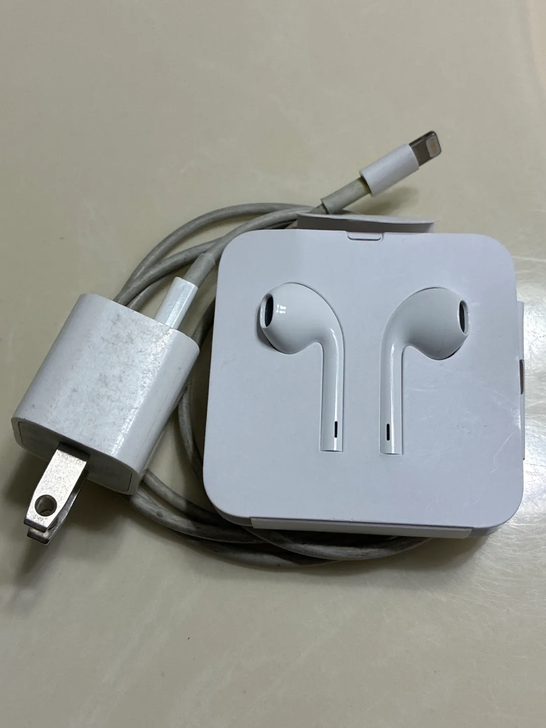 iPhone 7 128GB - Black with Otterbox Case image indicator(6)