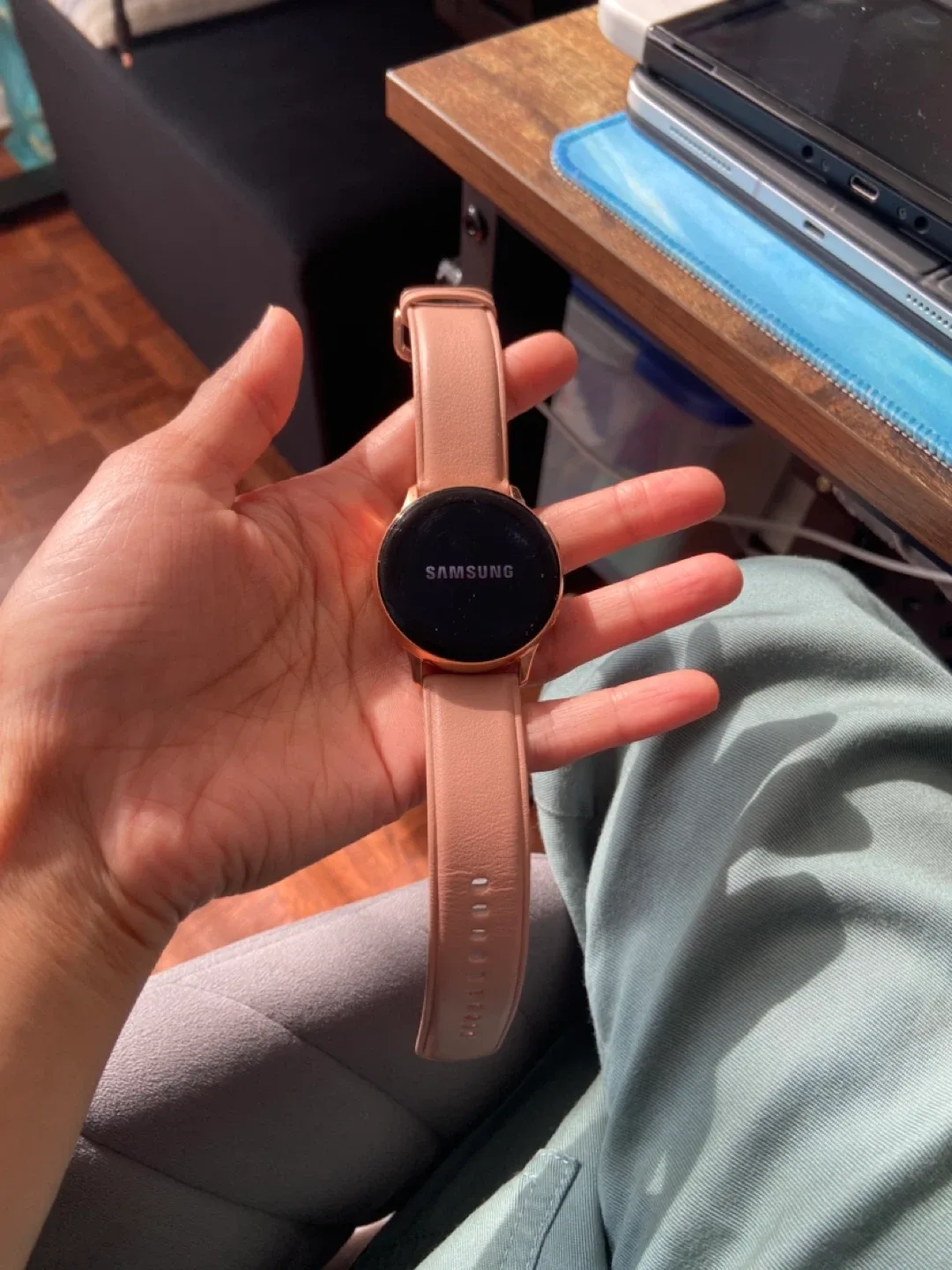 Samsung Galaxy Watch Active2 - Pink image indicator(2)