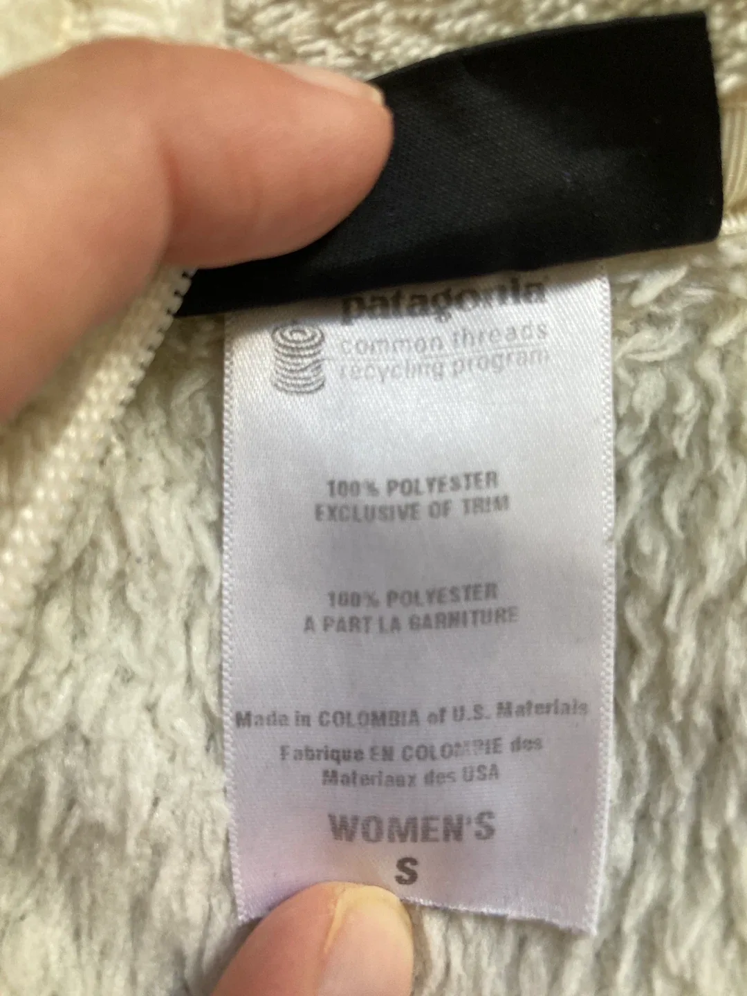 Patagonia women’s zip up image indicator(5)