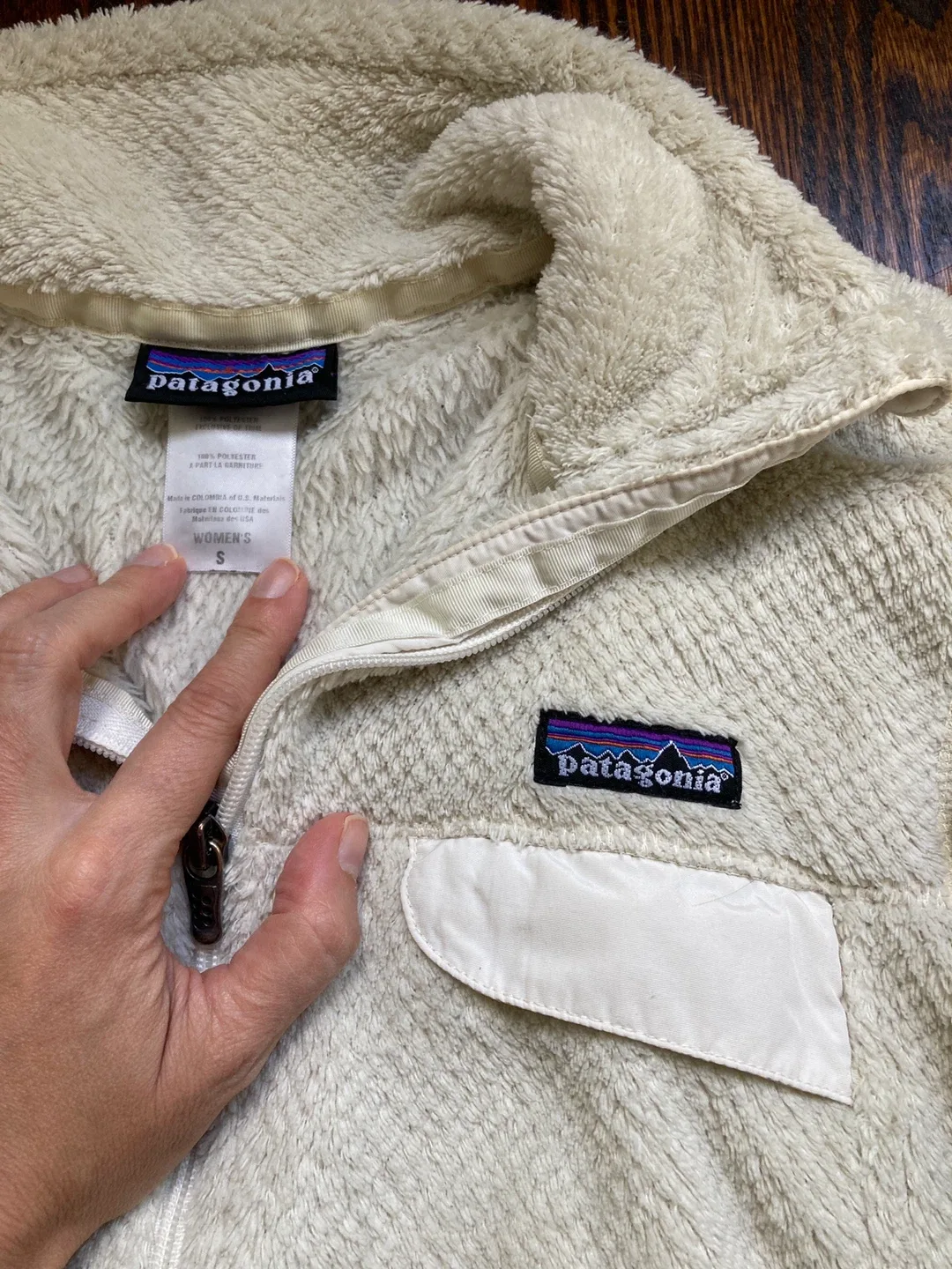 Patagonia women’s zip up image indicator(2)